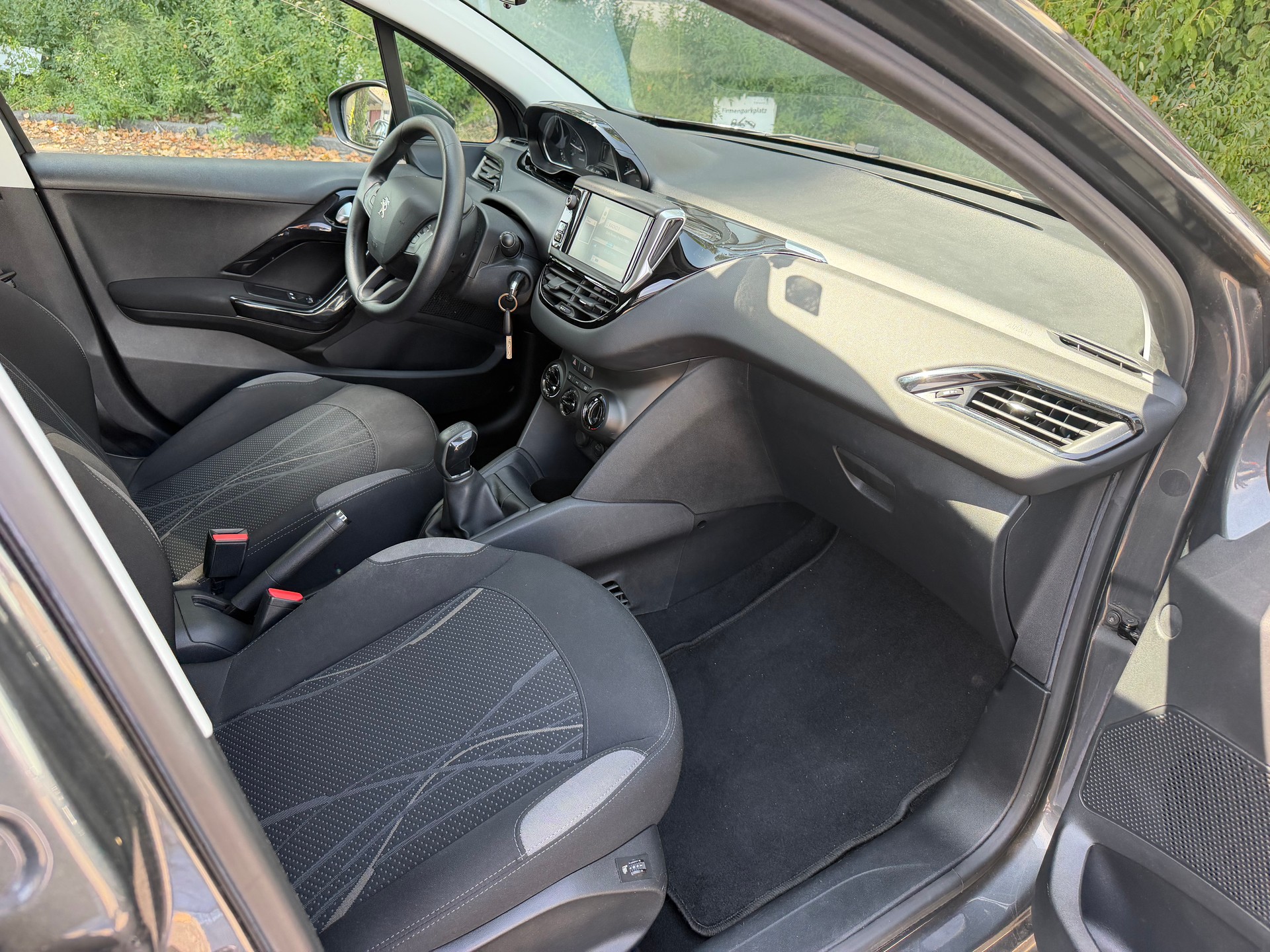 PEUGEOT 208 1.6 e-HDI Active-image-8