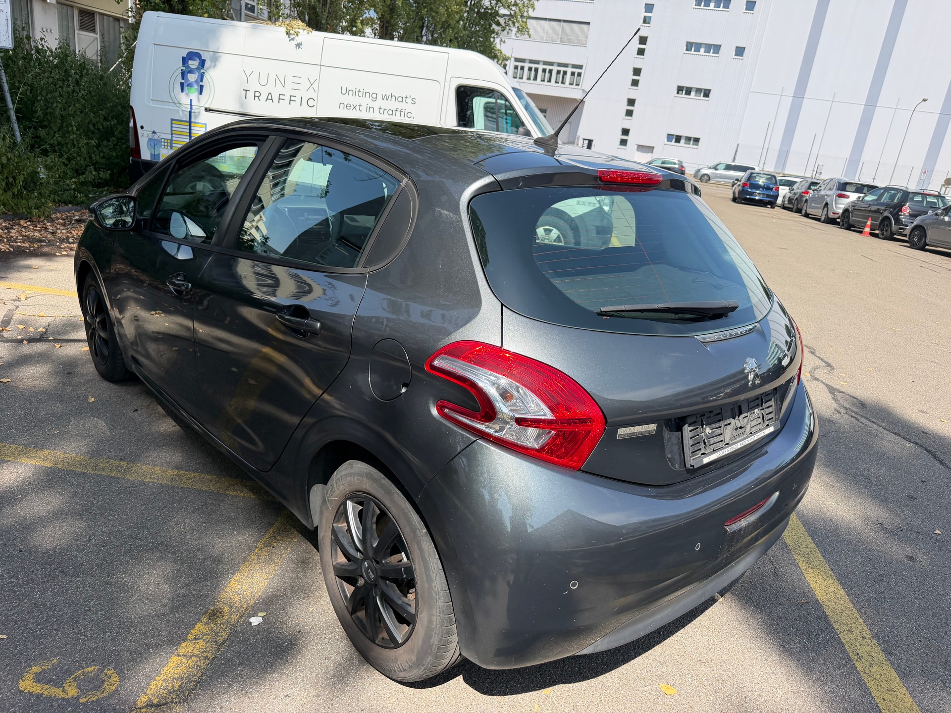 PEUGEOT 208 1.6 e-HDI Active-image-7
