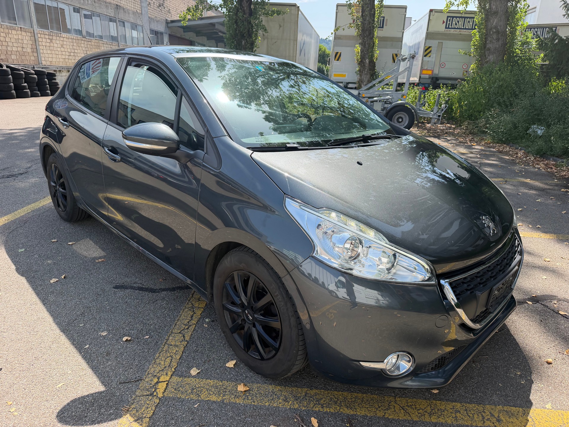 PEUGEOT 208 1.6 e-HDI Active-image-2