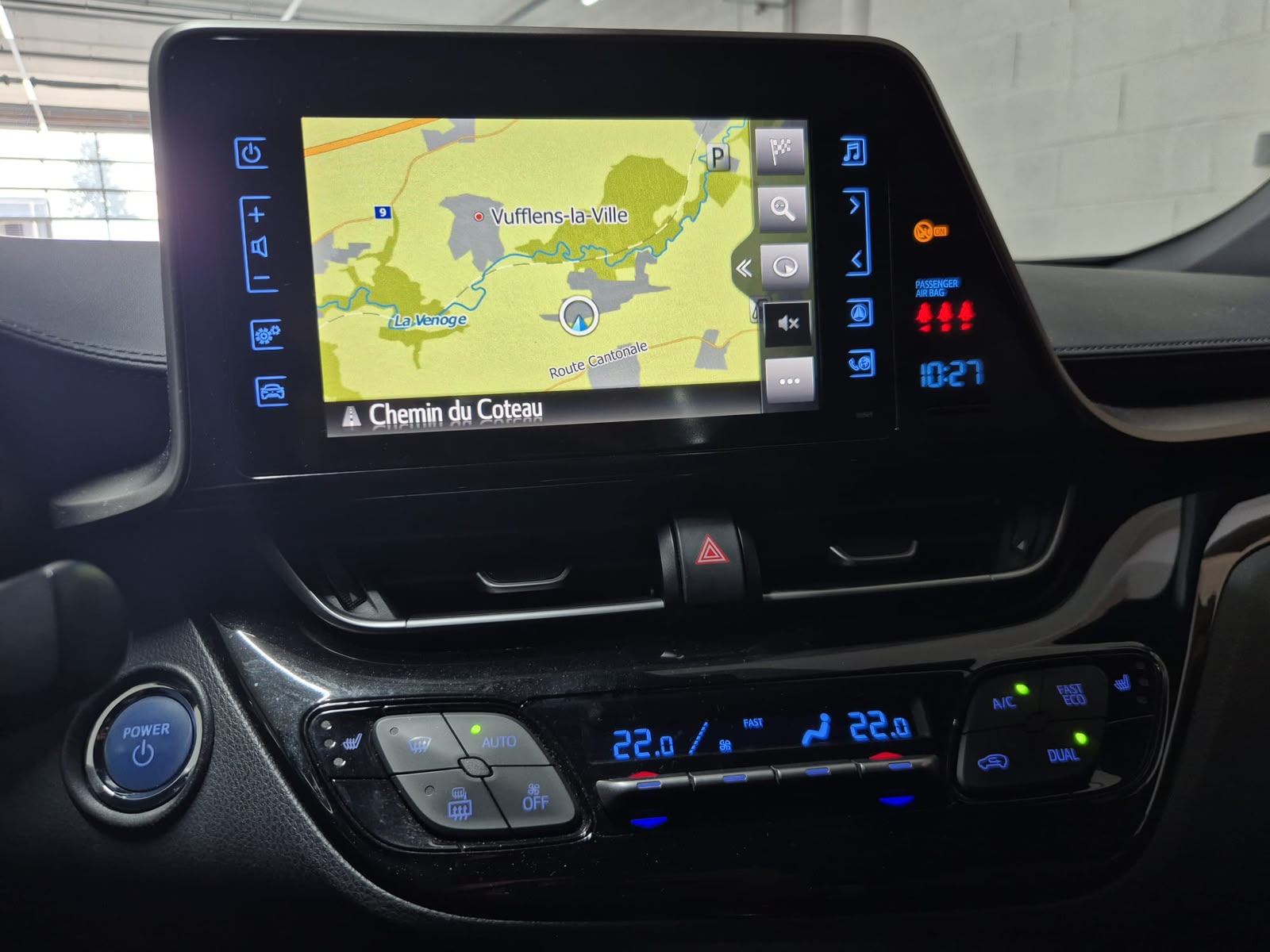 TOYOTA C-HR 1.8 HSD Trend CVT-image-10