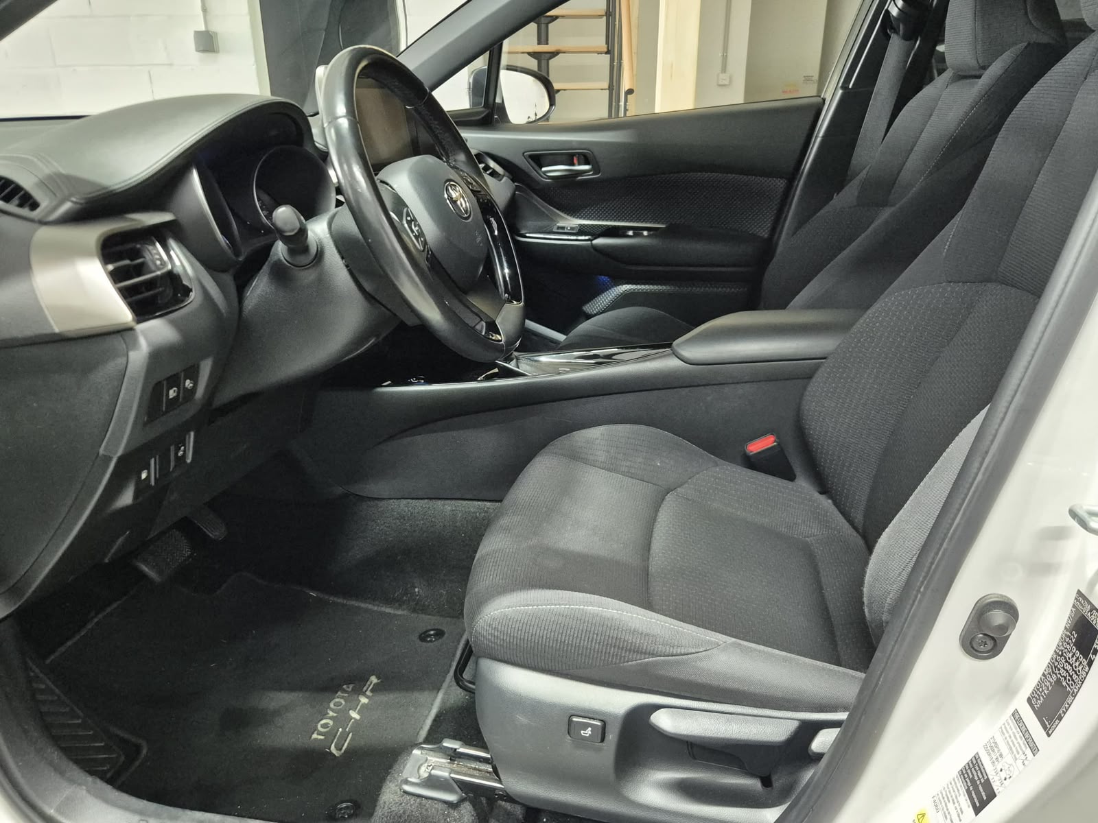 TOYOTA C-HR 1.8 HSD Trend CVT-image-5
