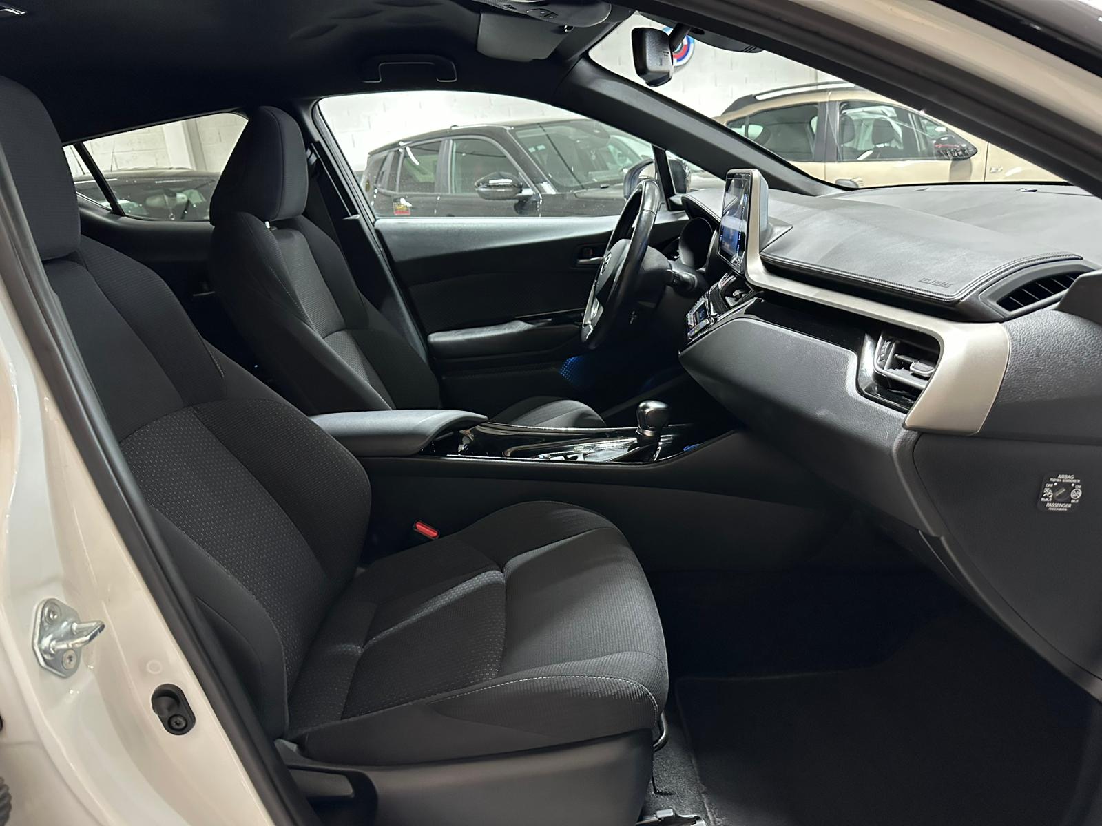 TOYOTA C-HR 1.8 HSD Trend CVT-image-10