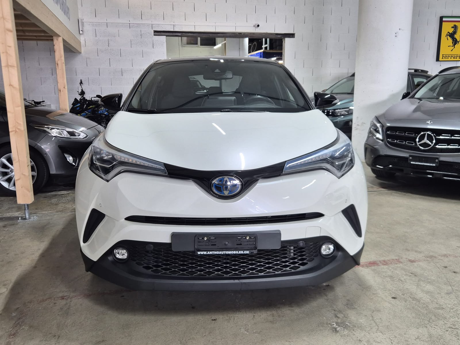 TOYOTA C-HR 1.8 HSD Trend CVT-image-1