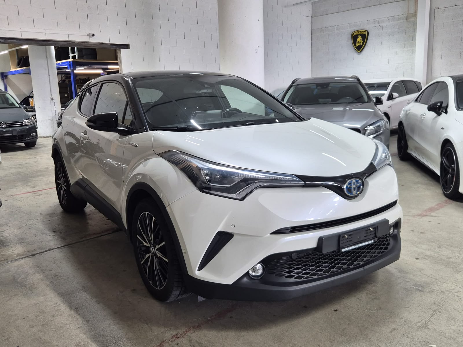 TOYOTA C-HR 1.8 HSD Trend CVT-image-2