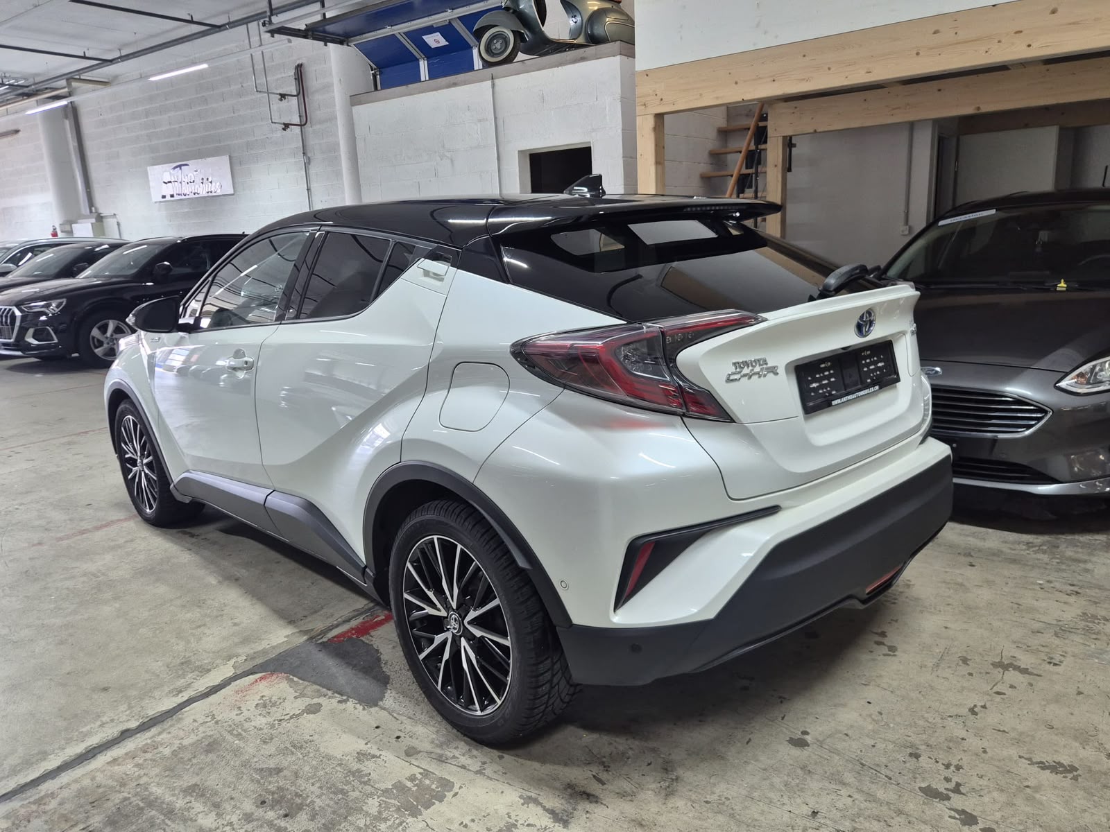 TOYOTA C-HR 1.8 HSD Trend CVT-image-4