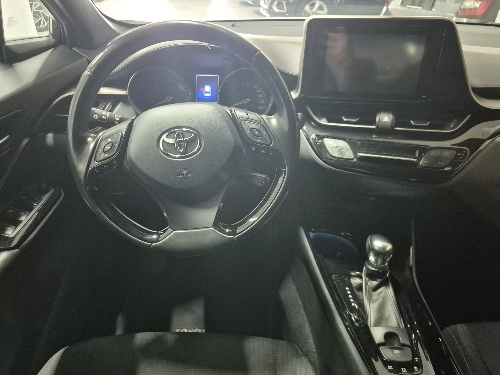 TOYOTA C-HR 1.8 HSD Trend CVT-image-8