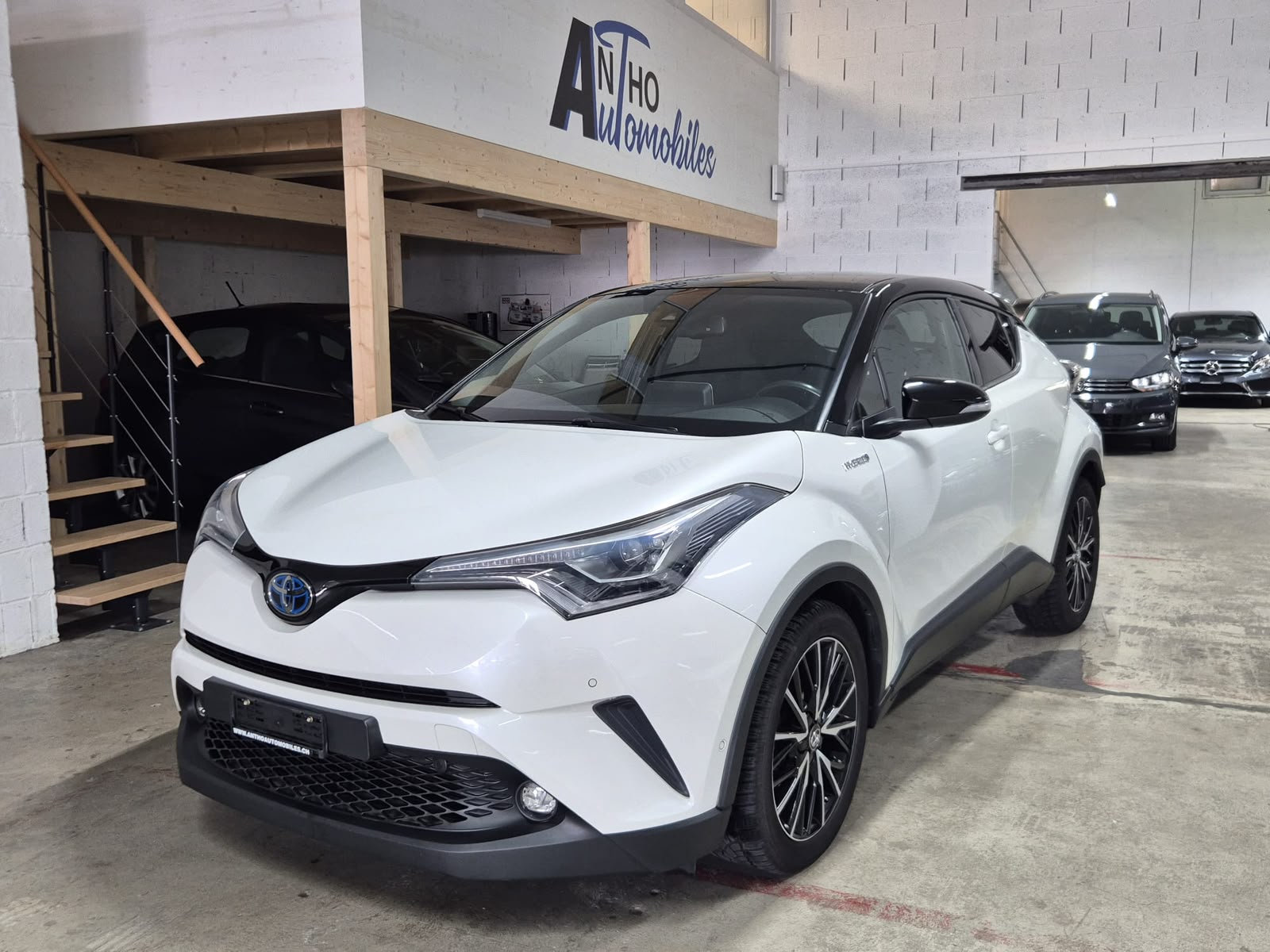 TOYOTA C-HR 1.8 HSD Trend CVT-image-0