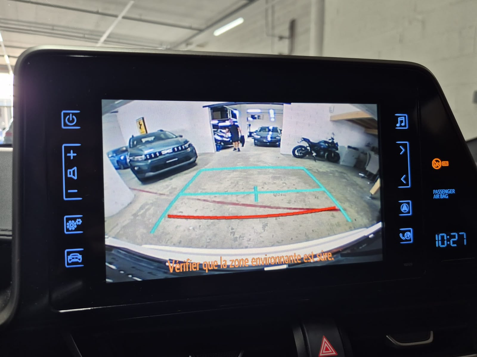 TOYOTA C-HR 1.8 HSD Trend CVT-image-9