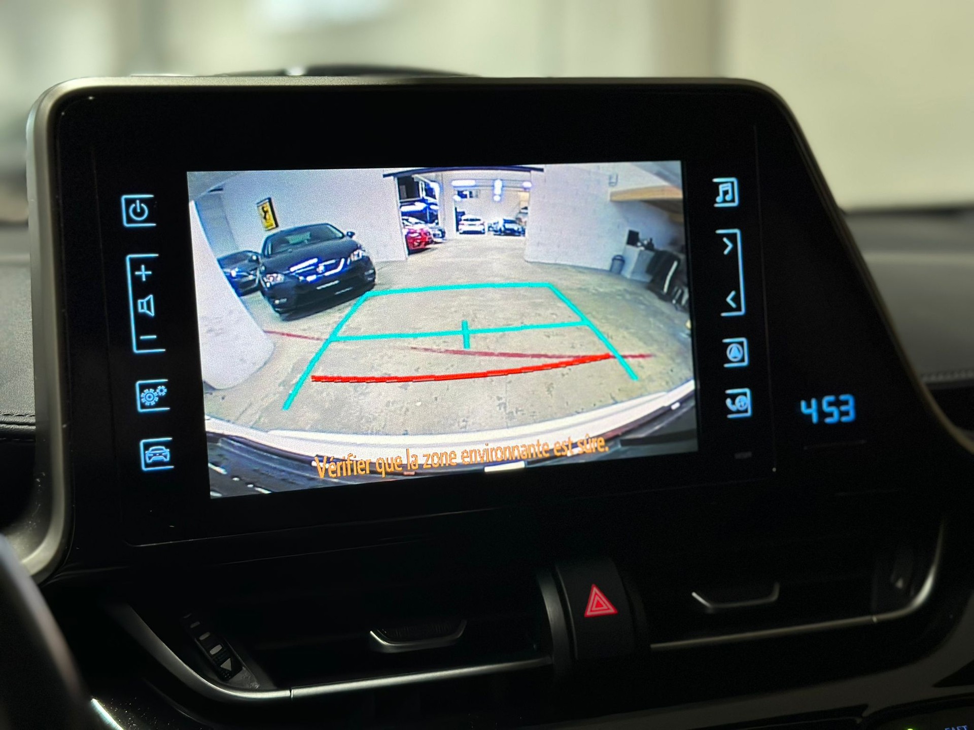 TOYOTA C-HR 1.8 HSD Trend CVT-image-13