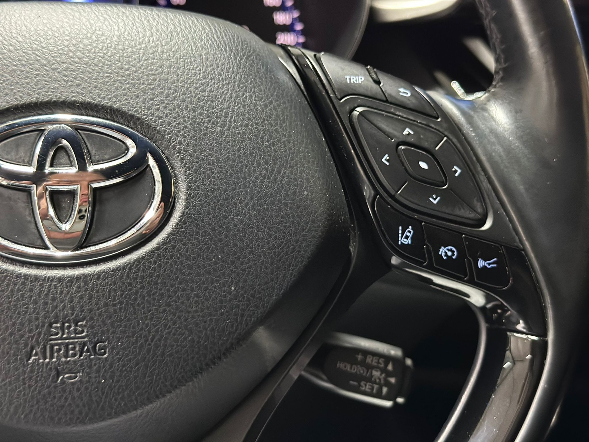 TOYOTA C-HR 1.8 HSD Trend CVT-image-11