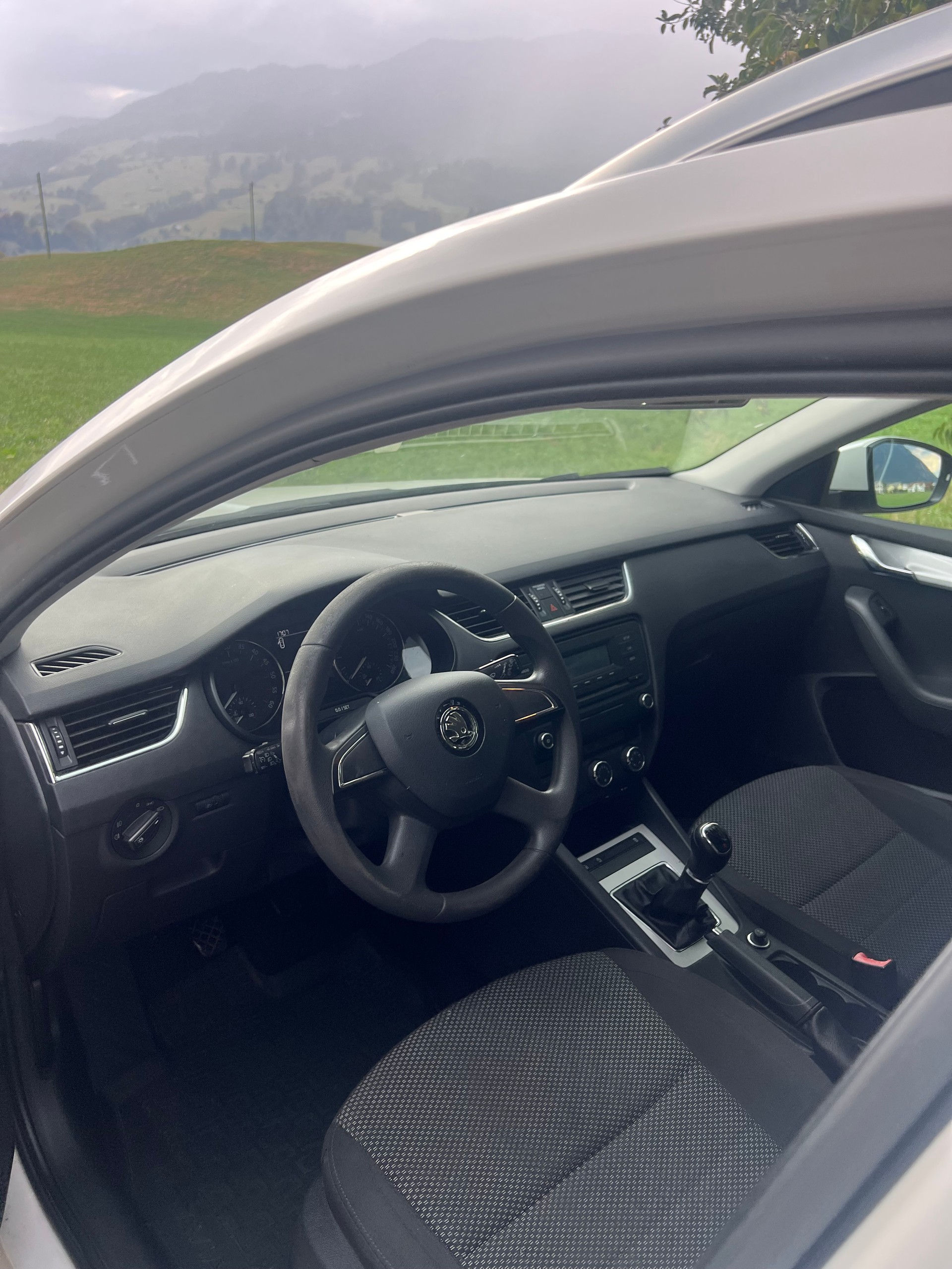SKODA Octavia Combi 1.6 TDI Elegance 4x4-image-4