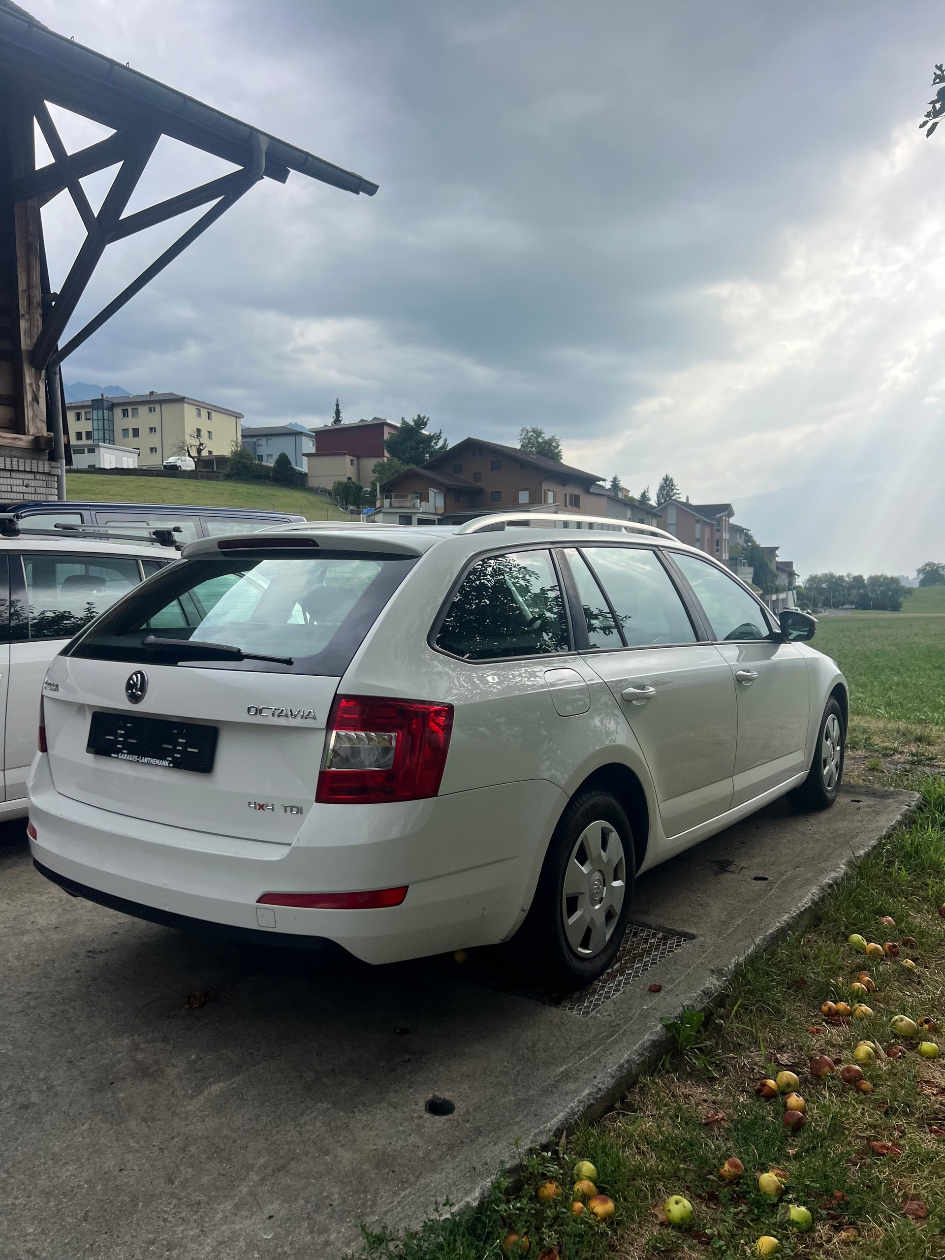 SKODA Octavia Combi 1.6 TDI Elegance 4x4-image-1