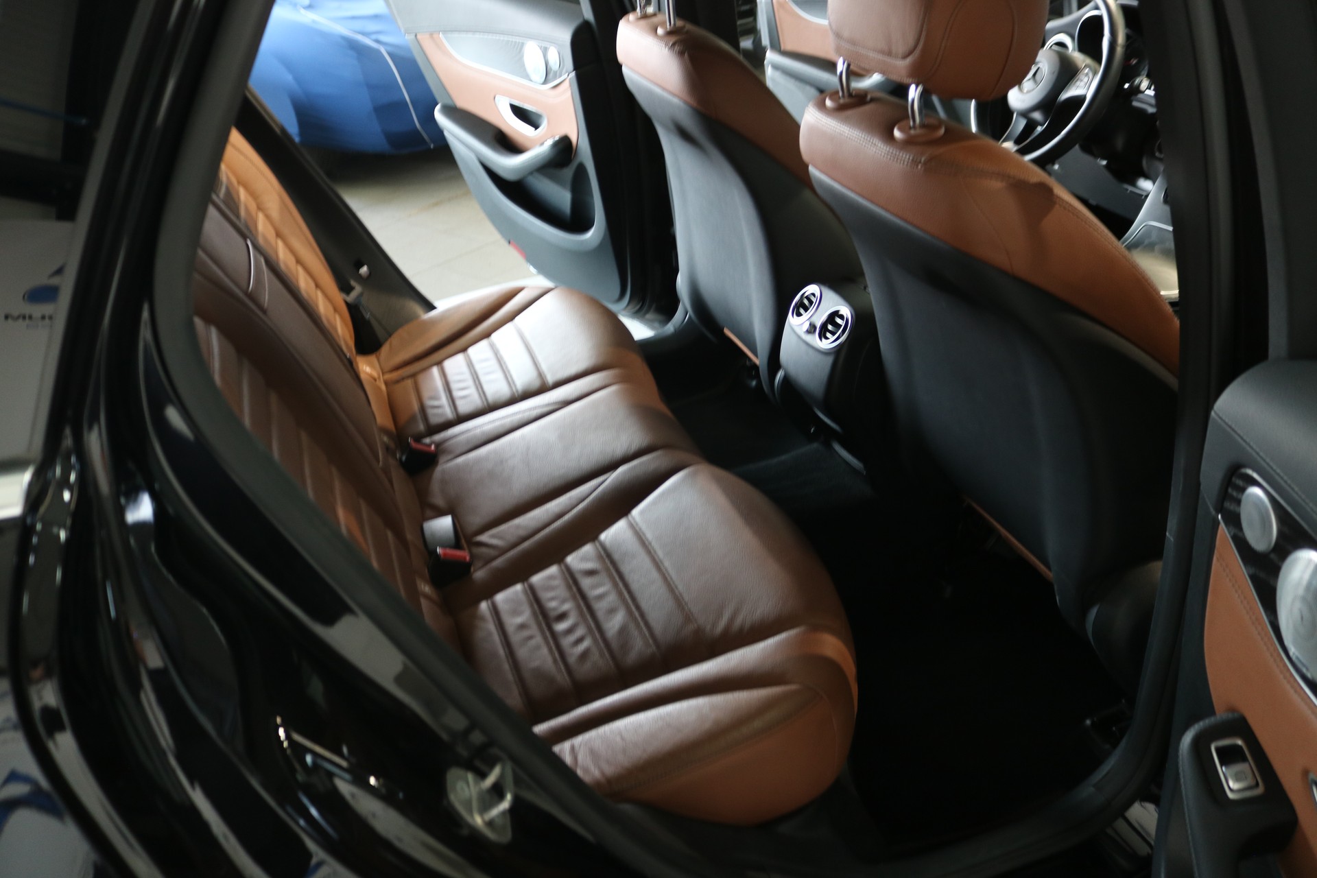 MERCEDES-BENZ GLC 250 4Matic 9G-Tronic-image-37