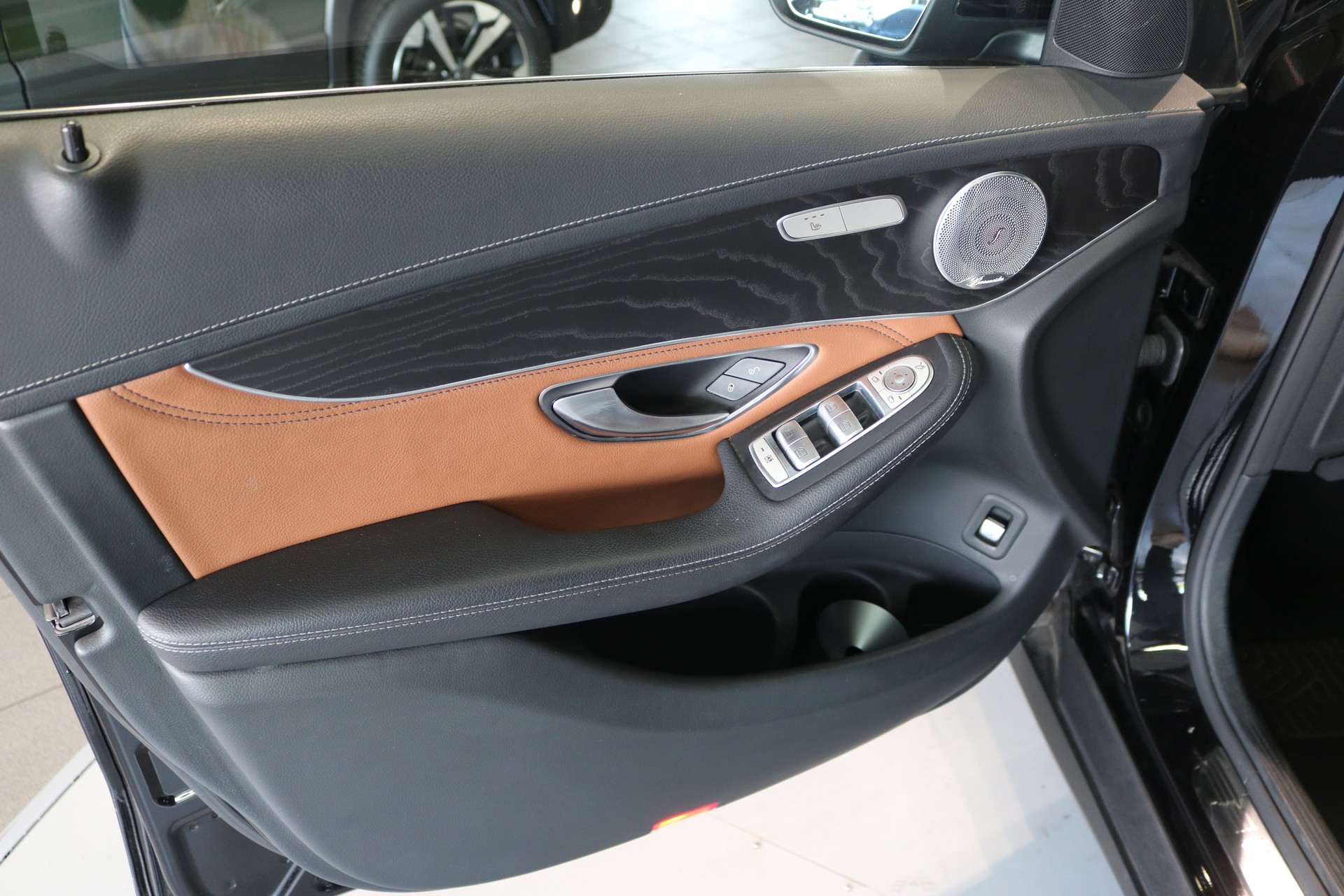 MERCEDES-BENZ GLC 250 4Matic 9G-Tronic-image-33