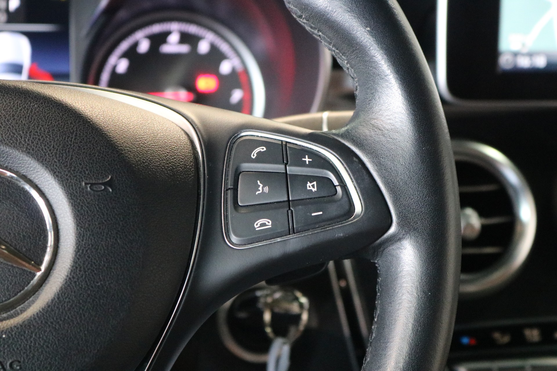 MERCEDES-BENZ GLC 250 4Matic 9G-Tronic-image-47