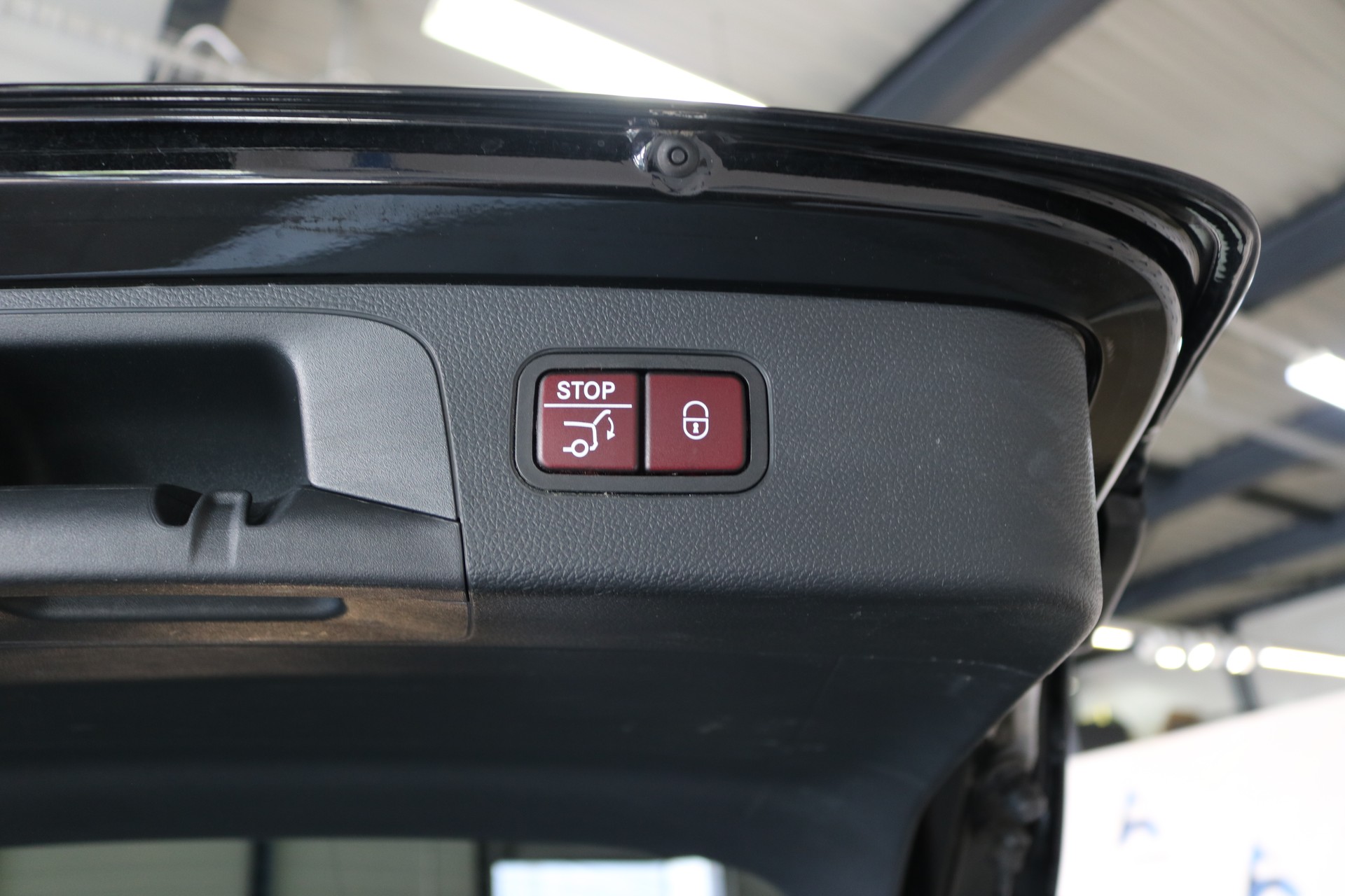 MERCEDES-BENZ GLC 250 4Matic 9G-Tronic-image-39