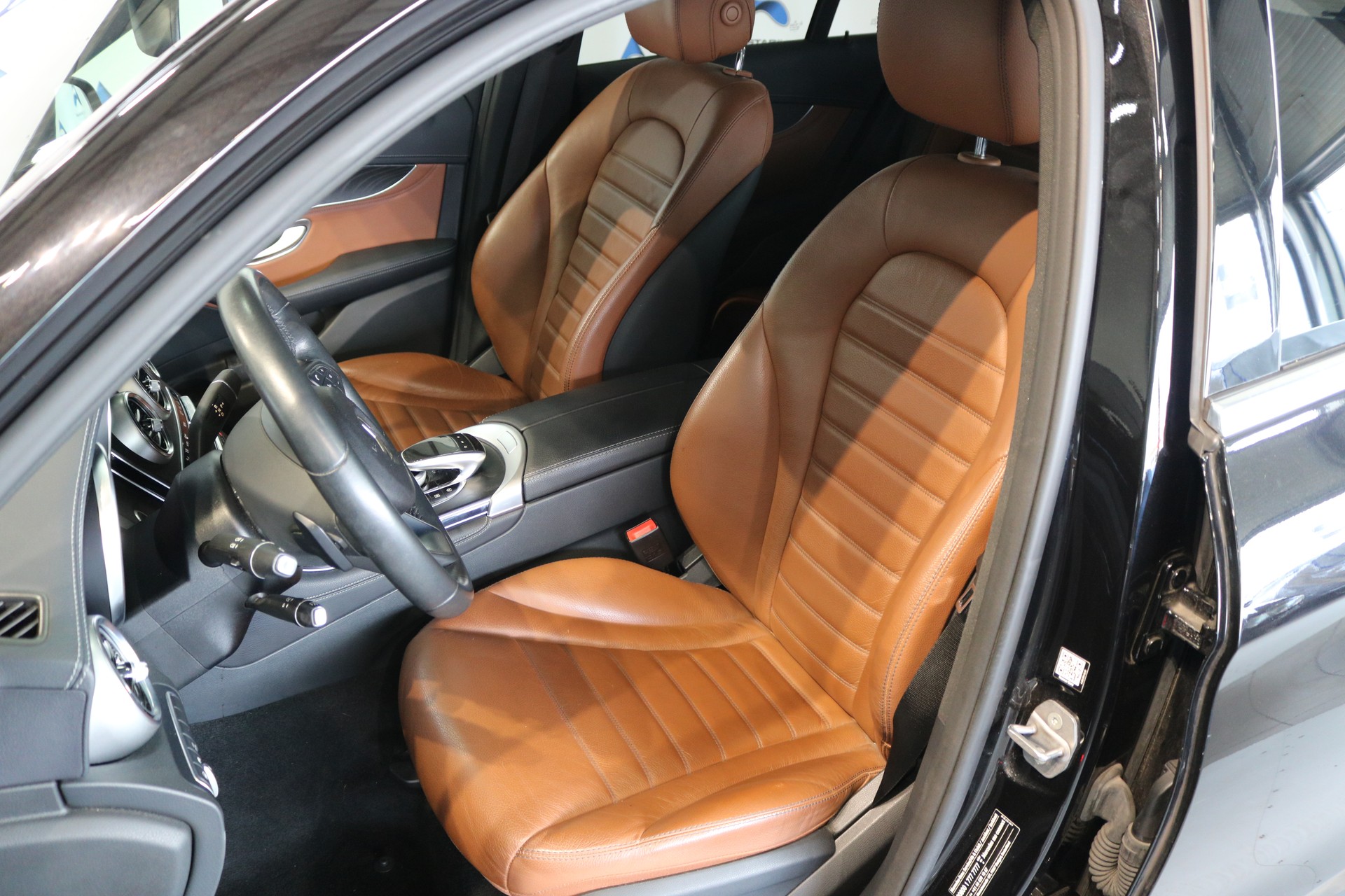 MERCEDES-BENZ GLC 250 4Matic 9G-Tronic-image-3