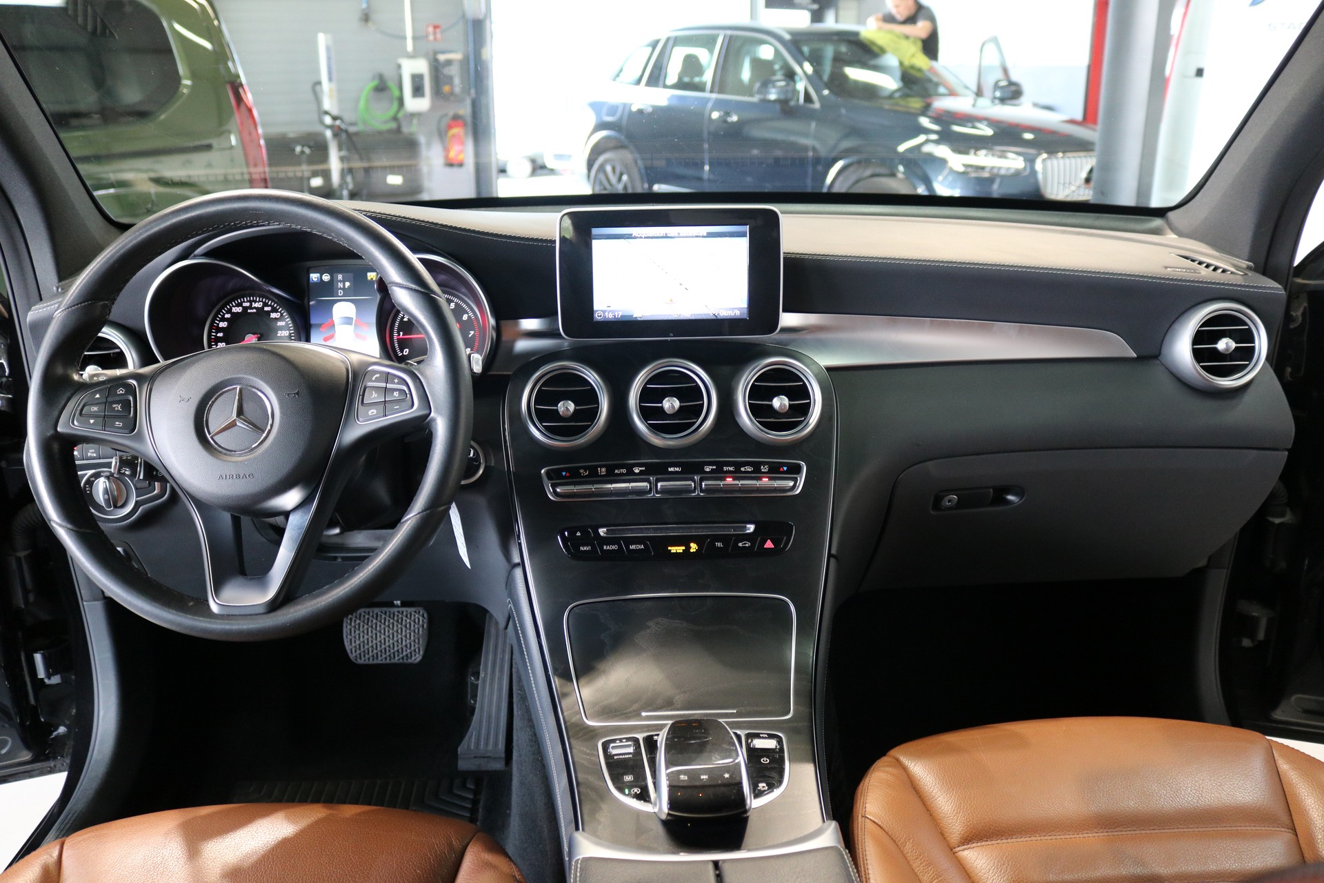 MERCEDES-BENZ GLC 250 4Matic 9G-Tronic-image-45