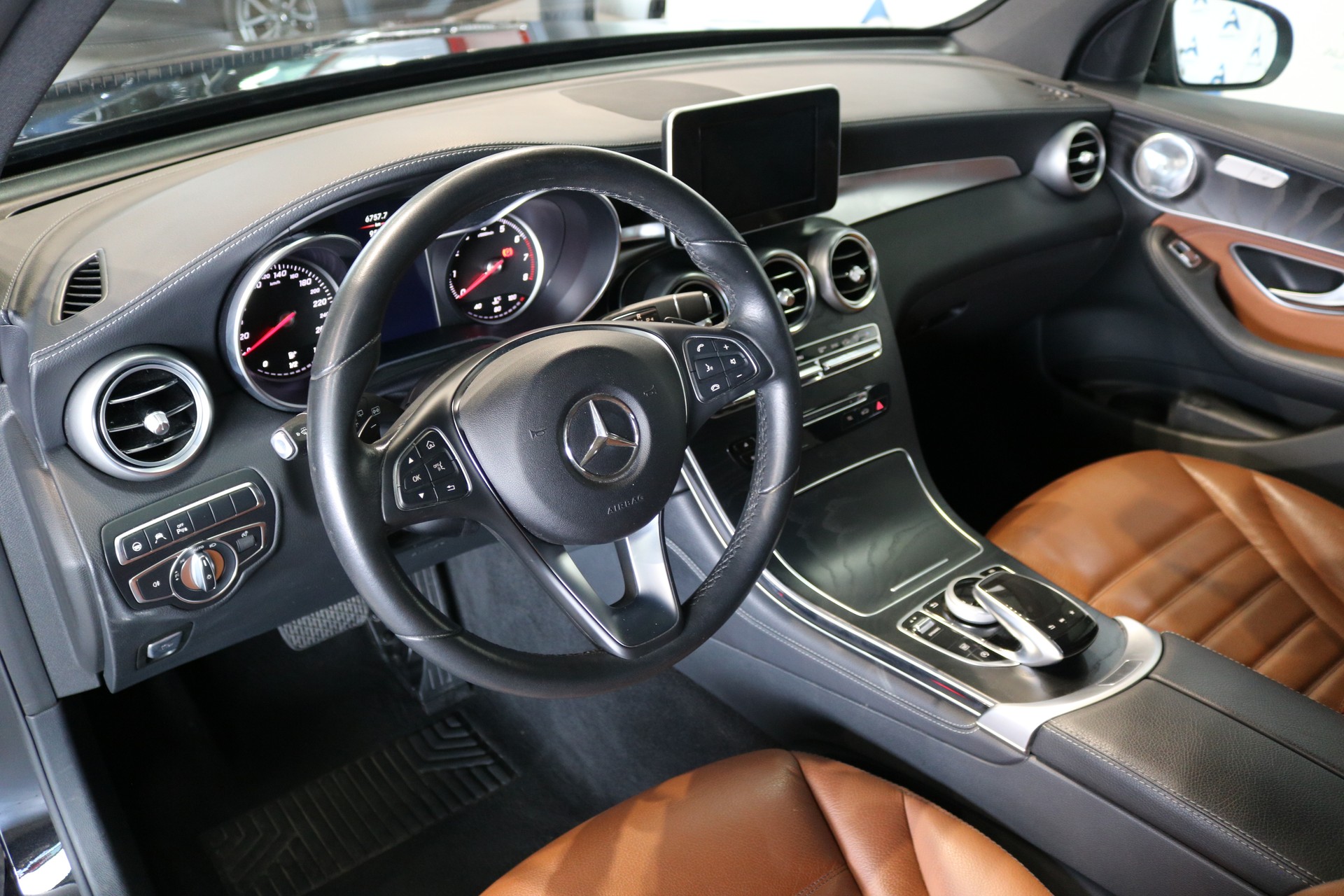 MERCEDES-BENZ GLC 250 4Matic 9G-Tronic-image-32