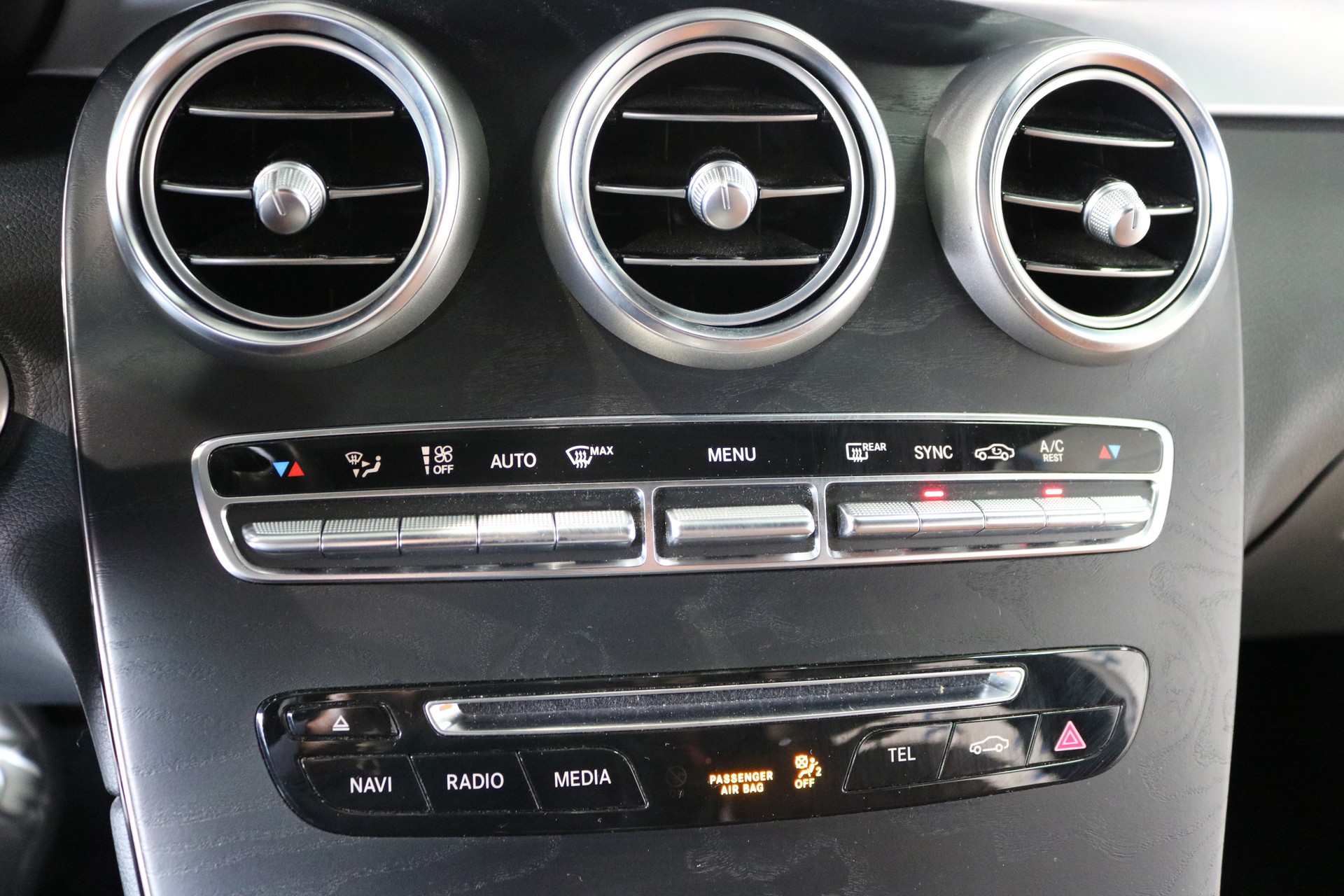 MERCEDES-BENZ GLC 250 4Matic 9G-Tronic-image-41