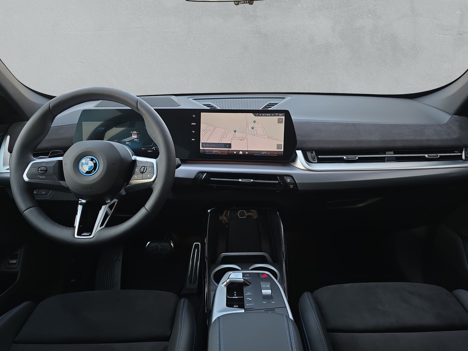 BMW iX1 xDrive 30 M Sport-image-15