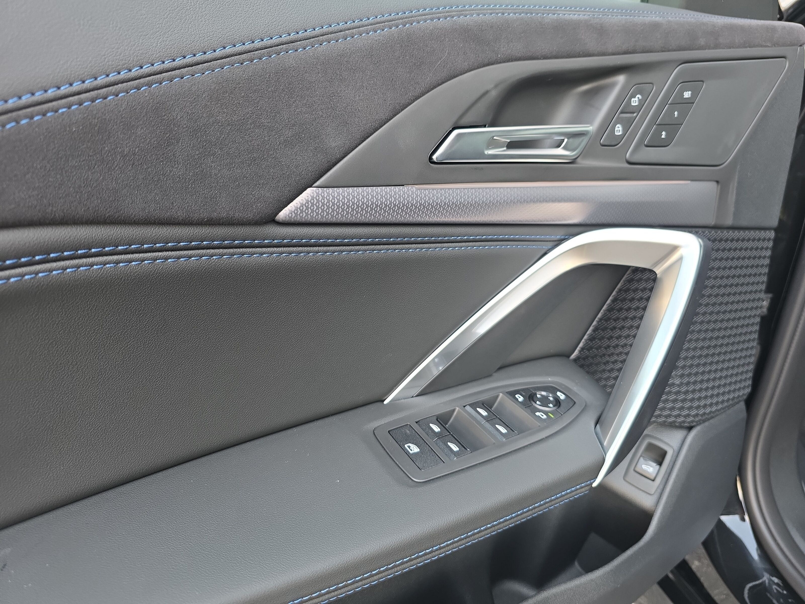 BMW iX1 xDrive 30 M Sport-image-20