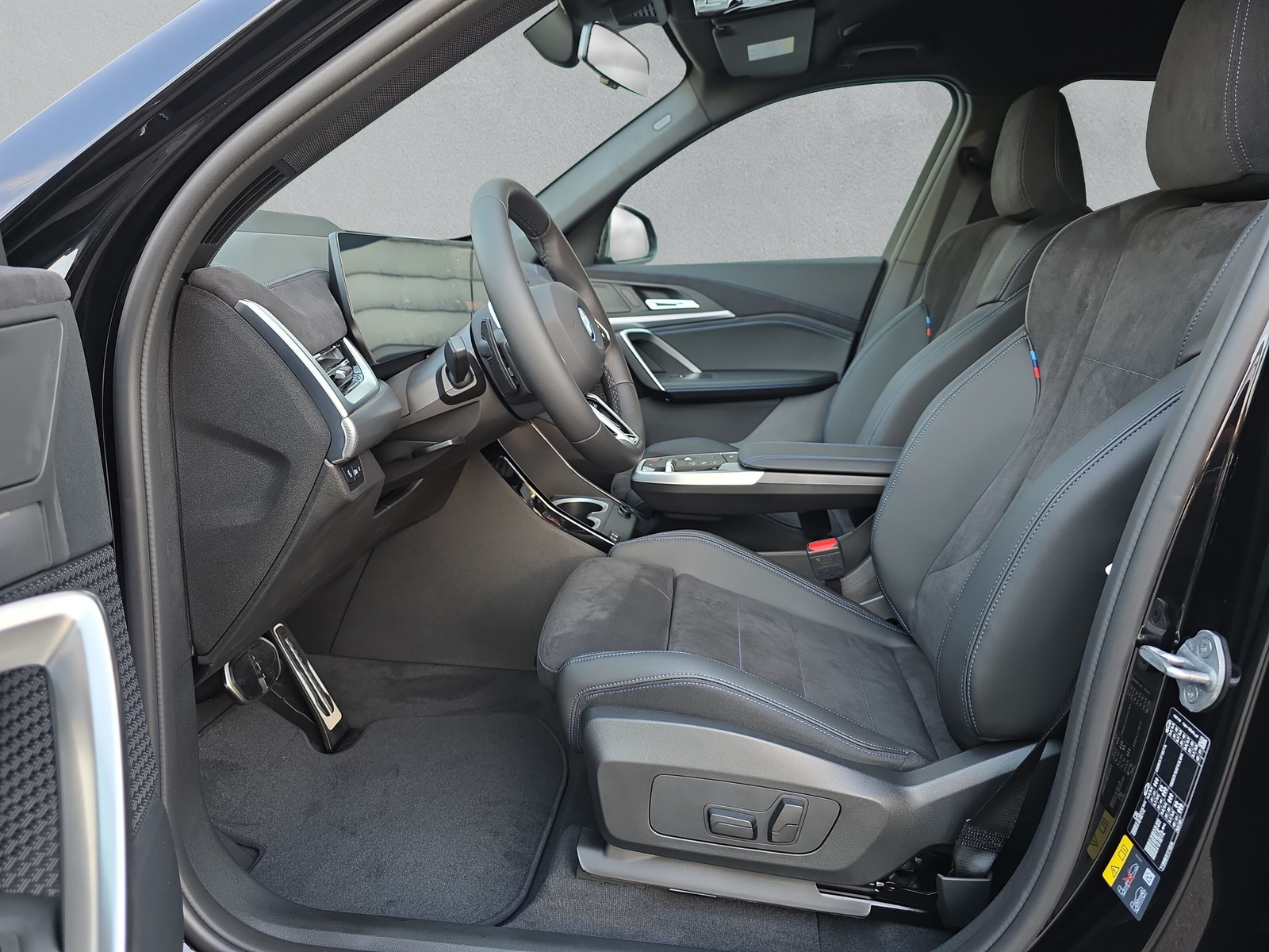 BMW iX1 xDrive 30 M Sport-image-10