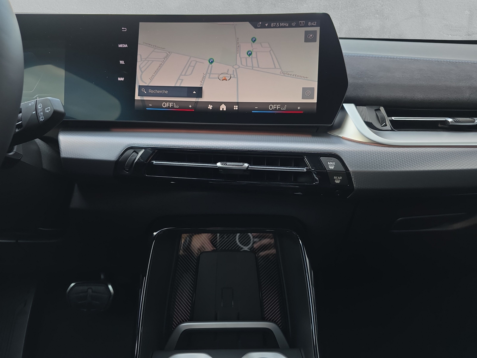 BMW iX1 xDrive 30 M Sport-image-17