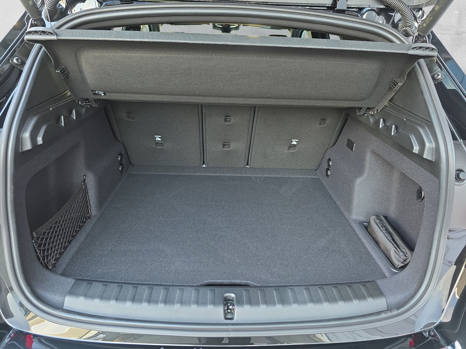 BMW iX1 xDrive 30 M Sport-image-9