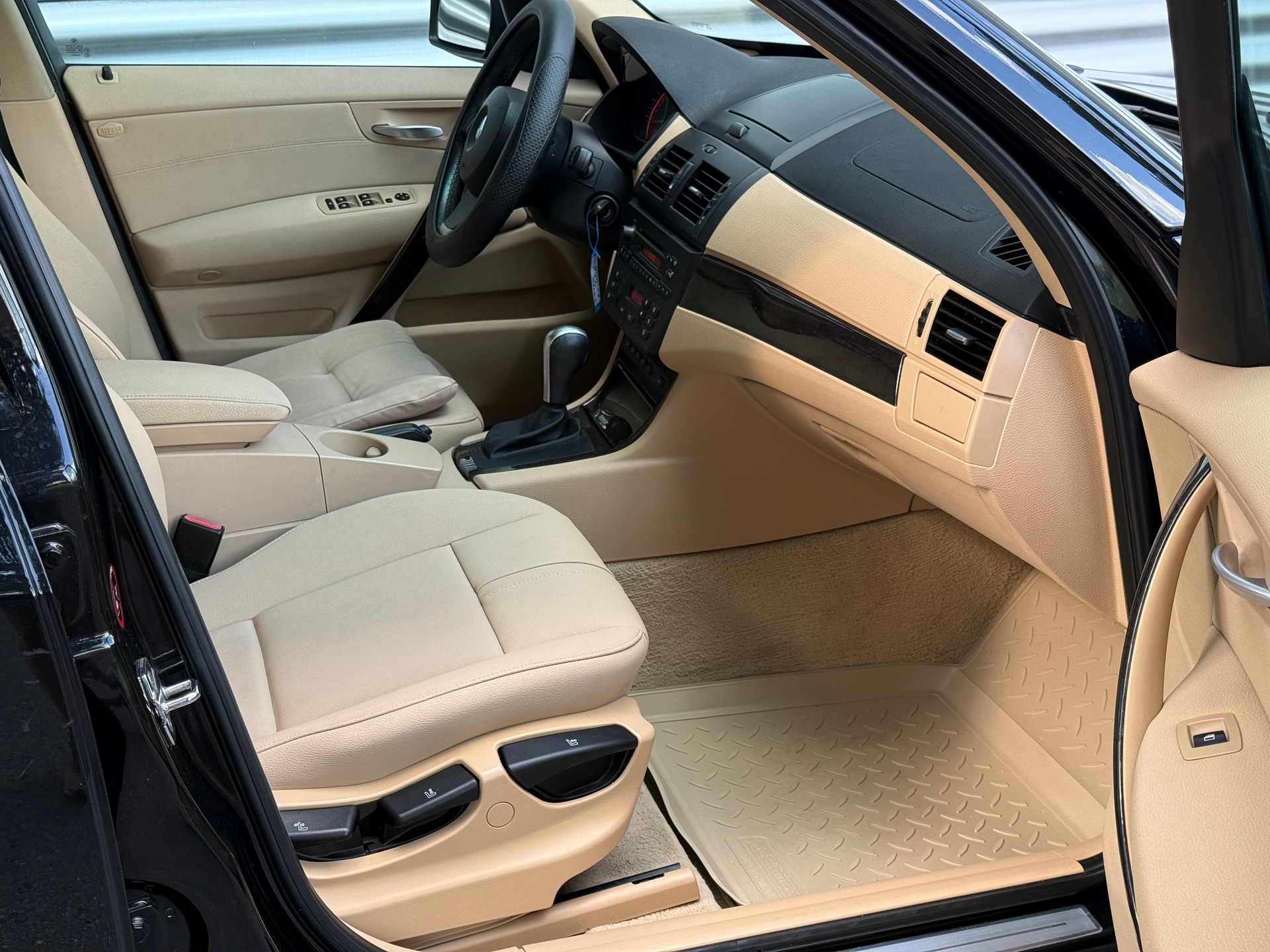 BMW X3 xDrive 25i (2.5si)-image-7