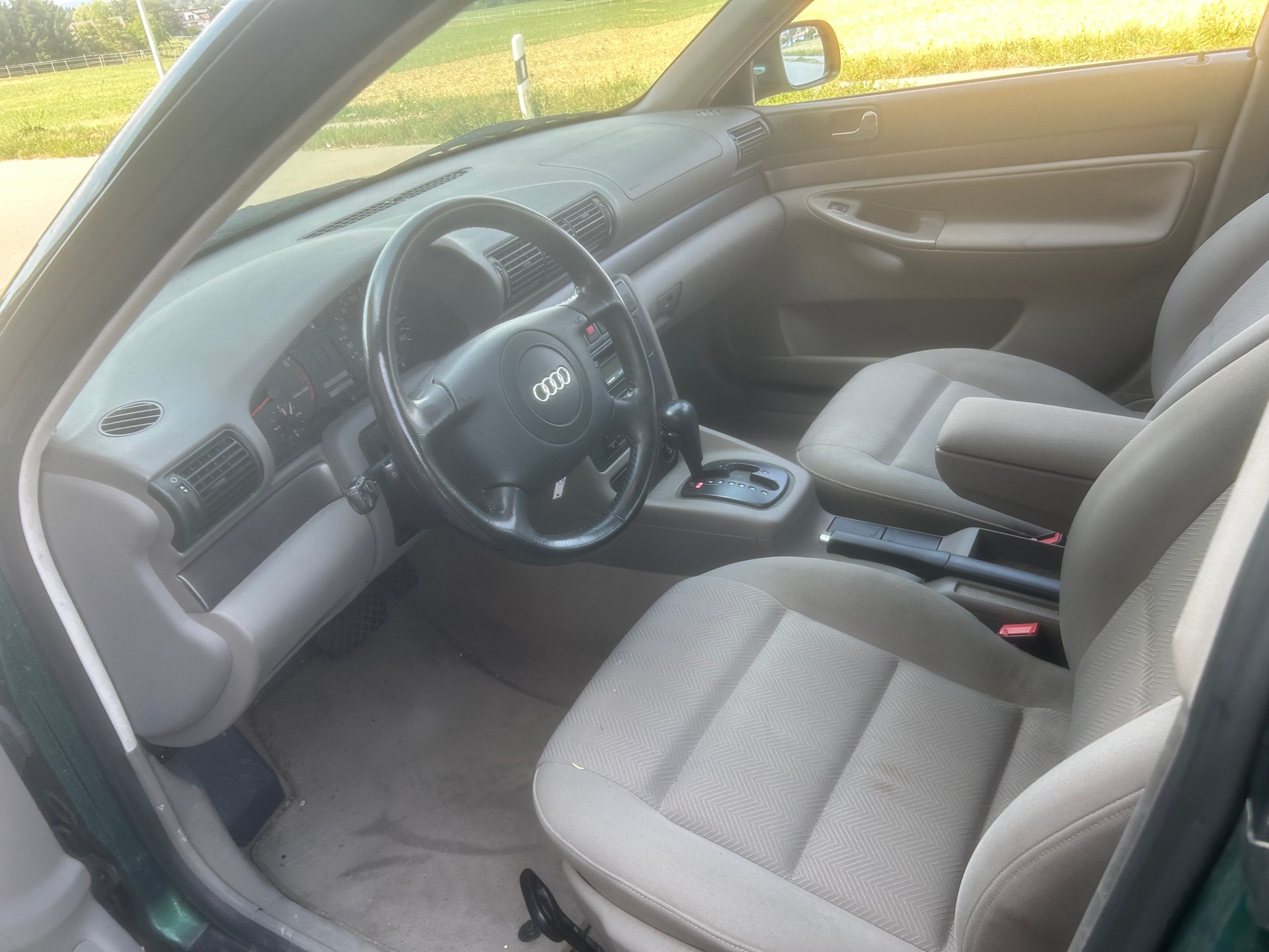 AUDI A4 Avant 2.4 Advance-image-4