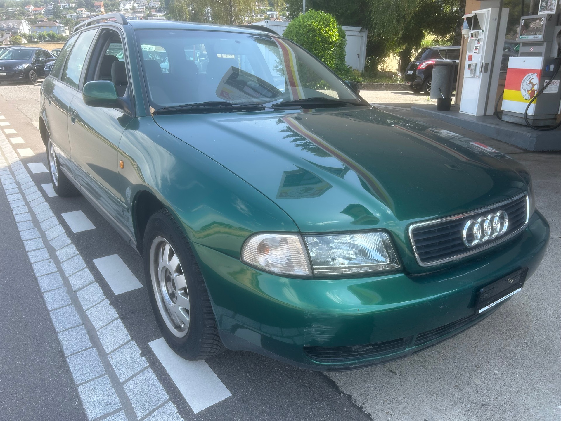 AUDI A4 Avant 2.4 Advance-image-1
