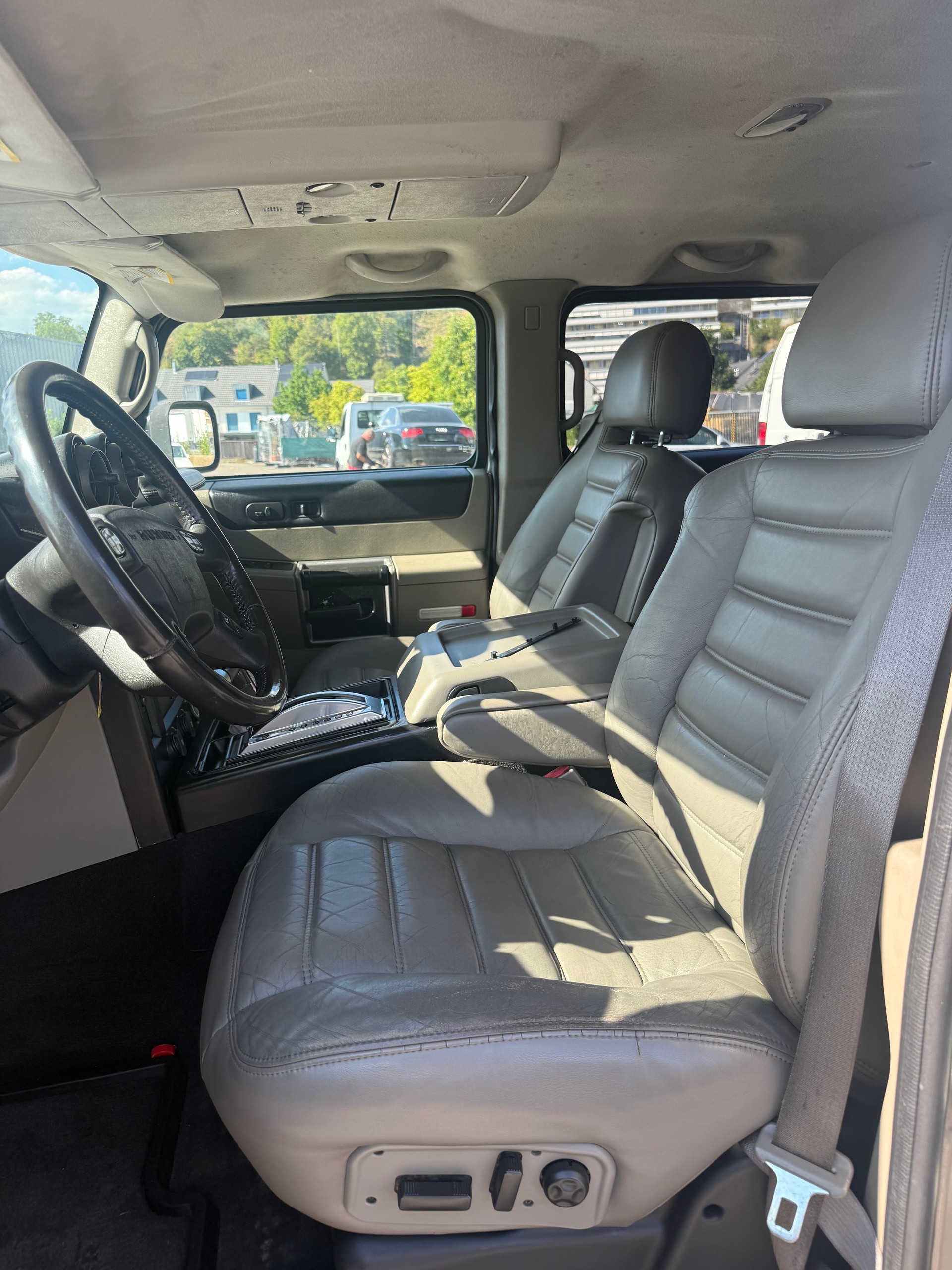 HUMMER H2-image-6