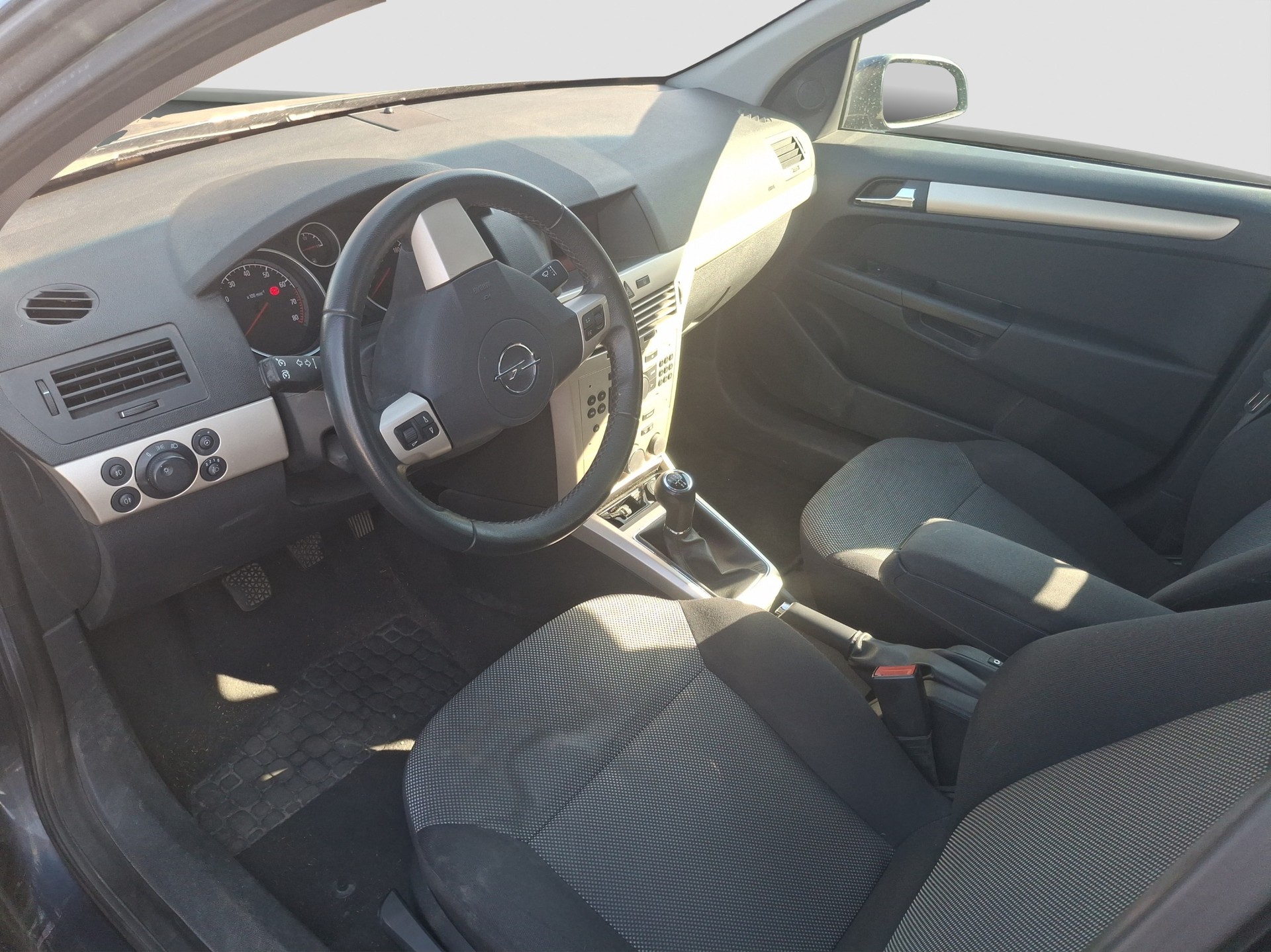 OPEL Astra 1.8i 16V Enjoy-image-6