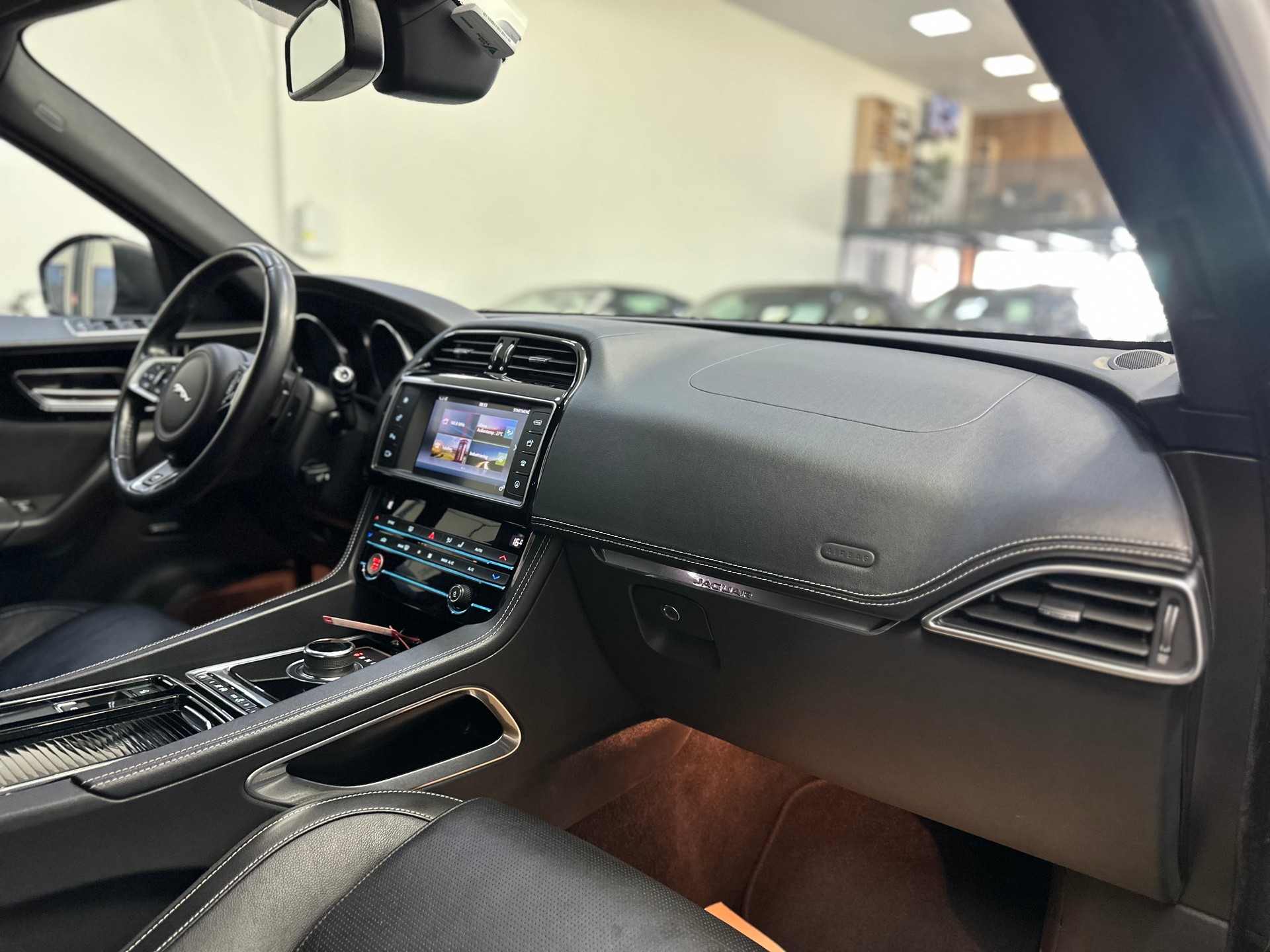 JAGUAR F-Pace 3.0 TD R-Sport AWD Automatik-image-13