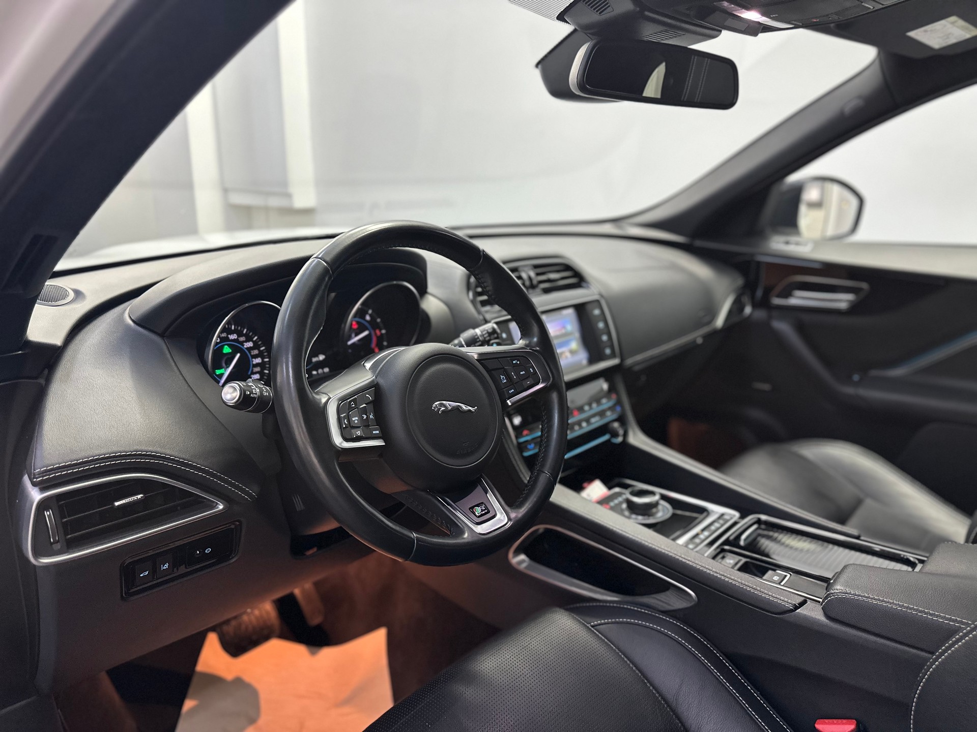 JAGUAR F-Pace 3.0 TD R-Sport AWD Automatik-image-17