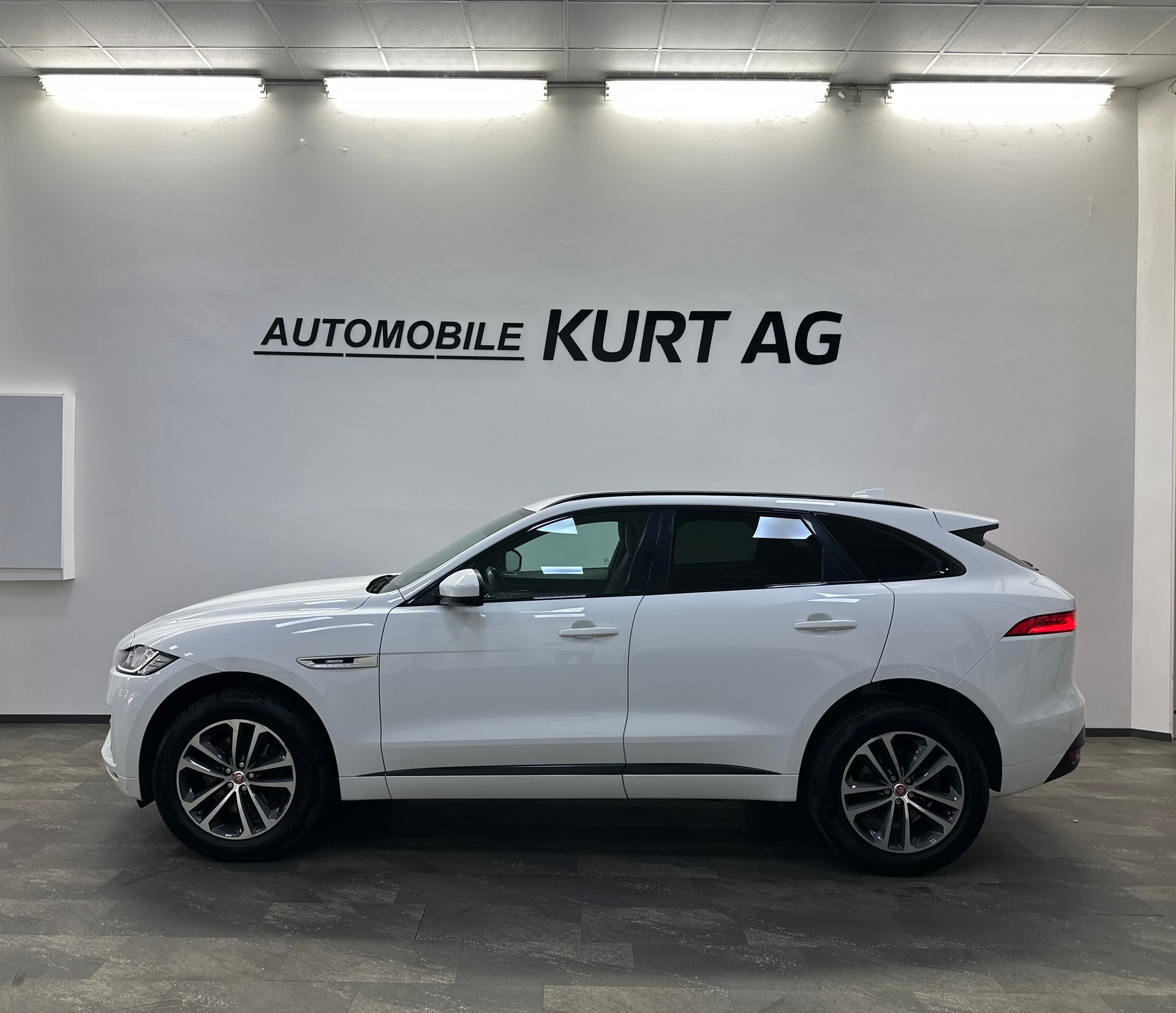 JAGUAR F-Pace 3.0 TD R-Sport AWD Automatik-image-2