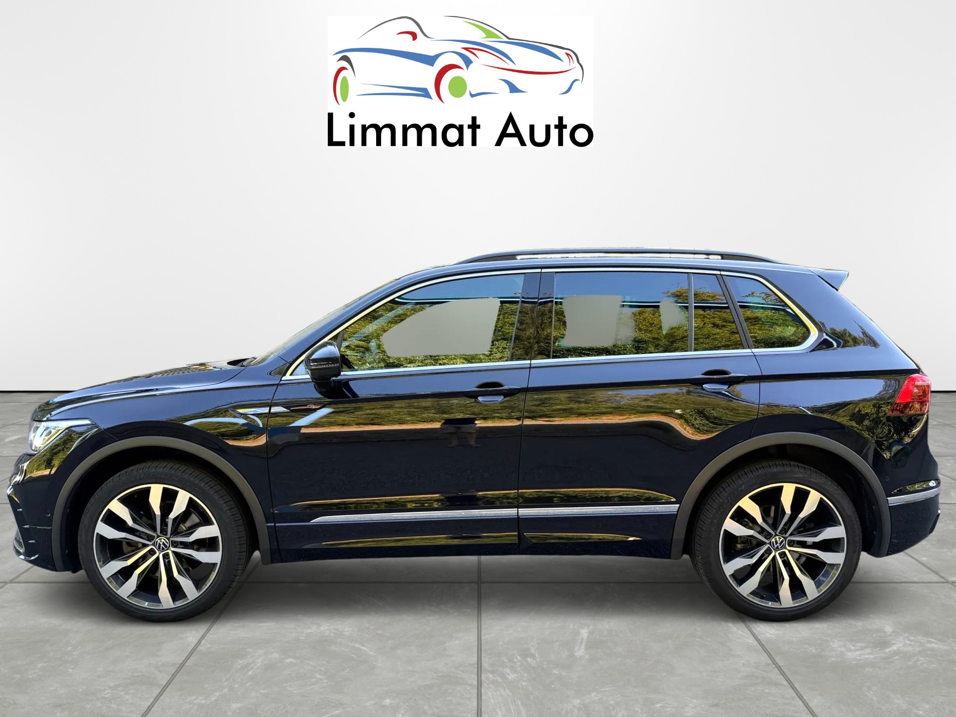 VW Tiguan 2.0 TDI SCR R-Line 4Motion DSG-image-2