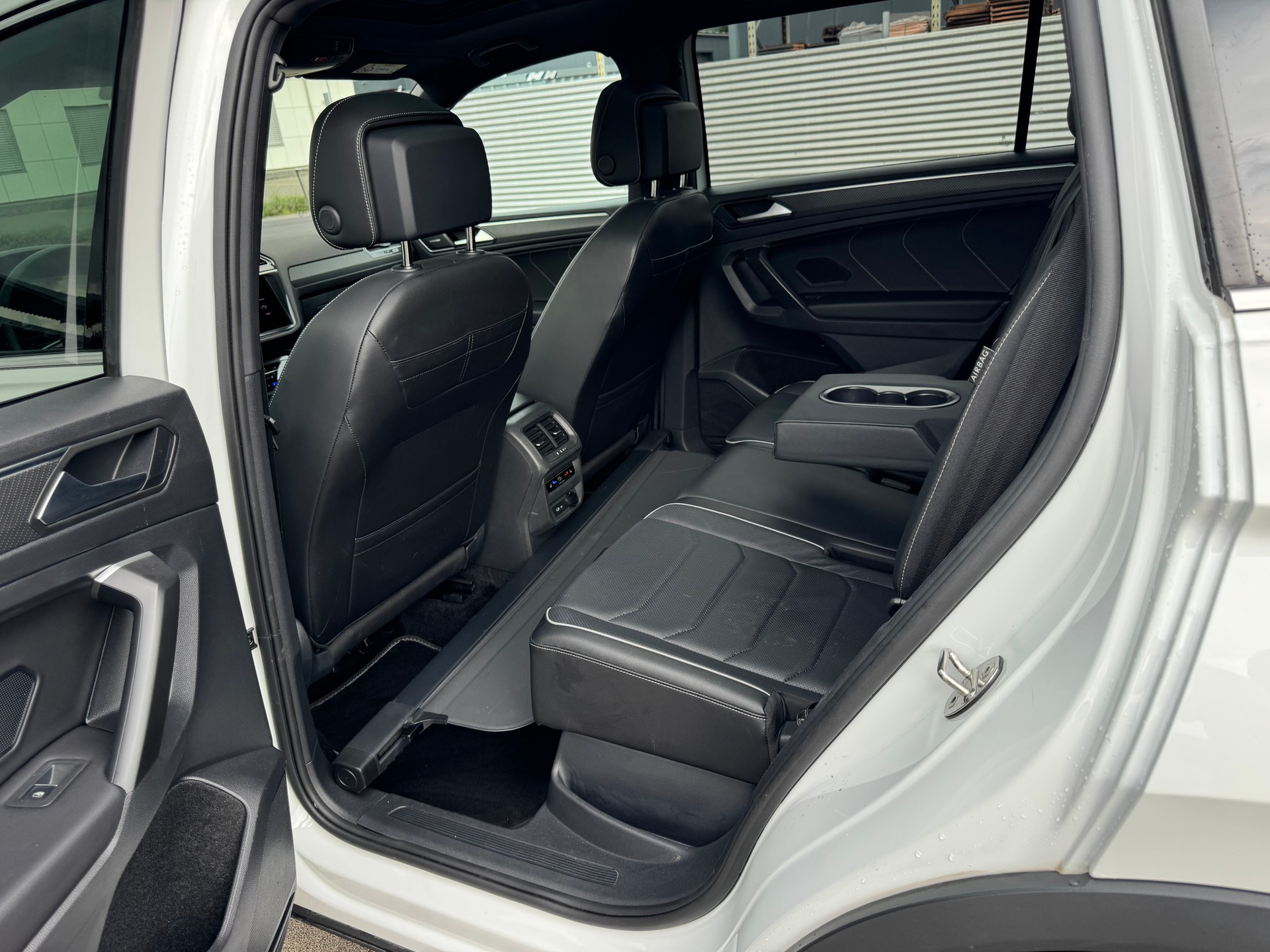 VW Tiguan Allspace 2.0TSI R-Line 4Motion DSG-image-11