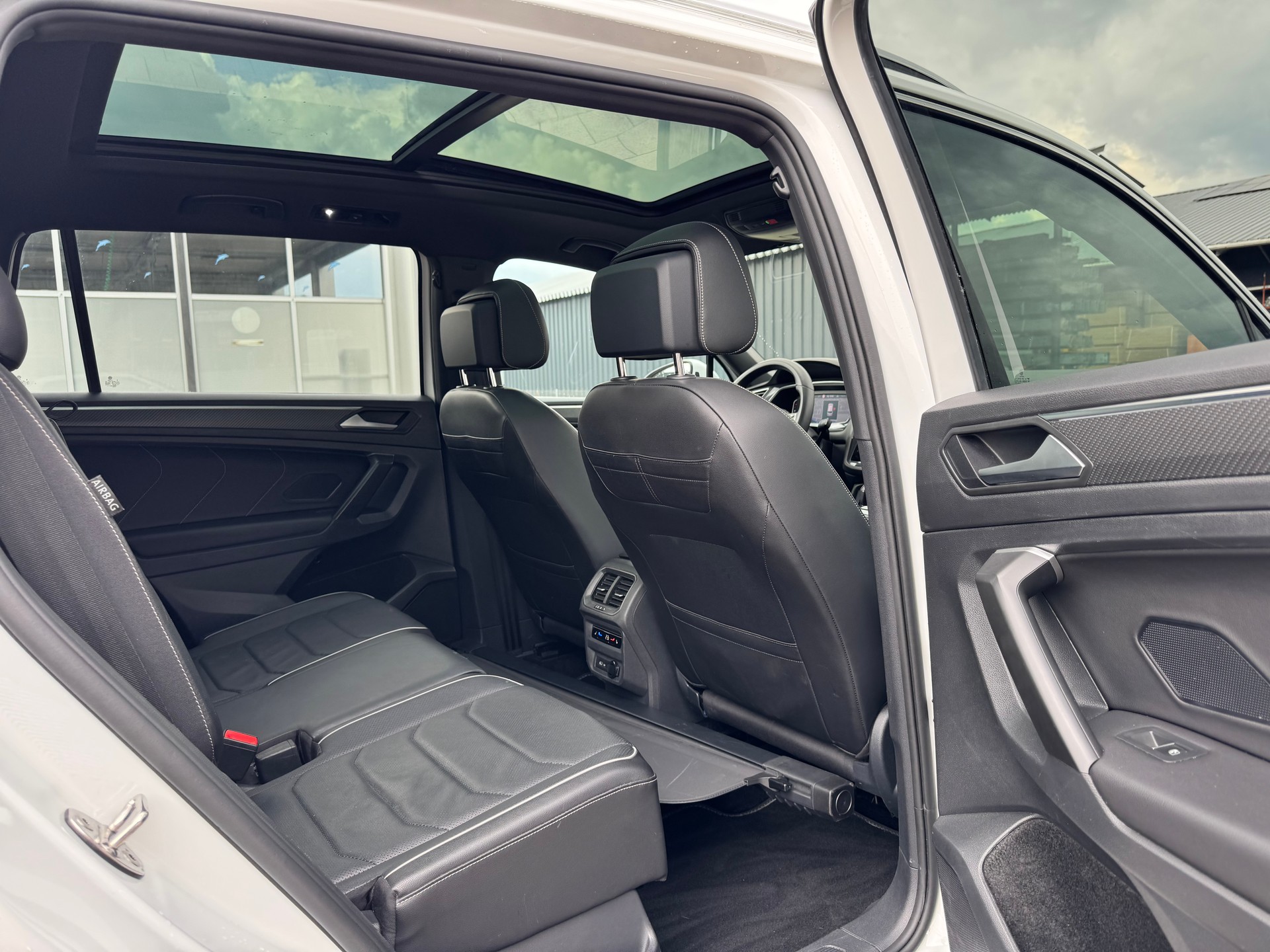 VW Tiguan Allspace 2.0TSI R-Line 4Motion DSG-image-10