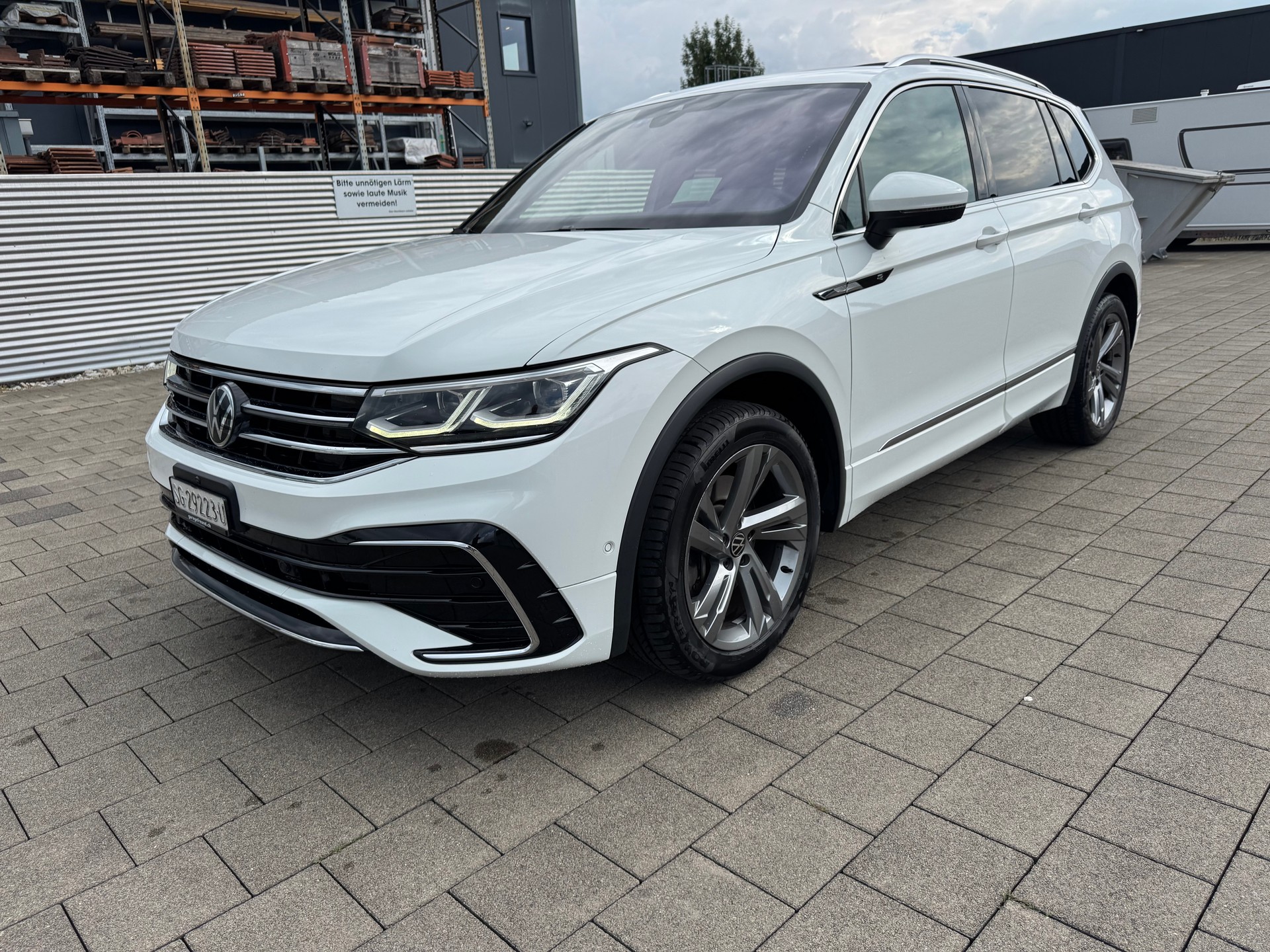 VW Tiguan Allspace 2.0TSI R-Line 4Motion DSG-image-0
