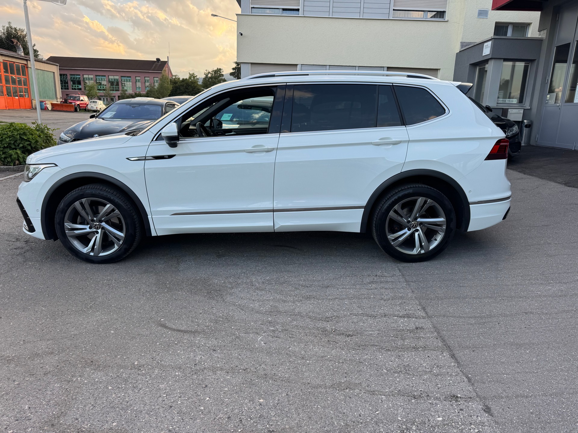 VW Tiguan Allspace 2.0TSI R-Line 4Motion DSG-image-4