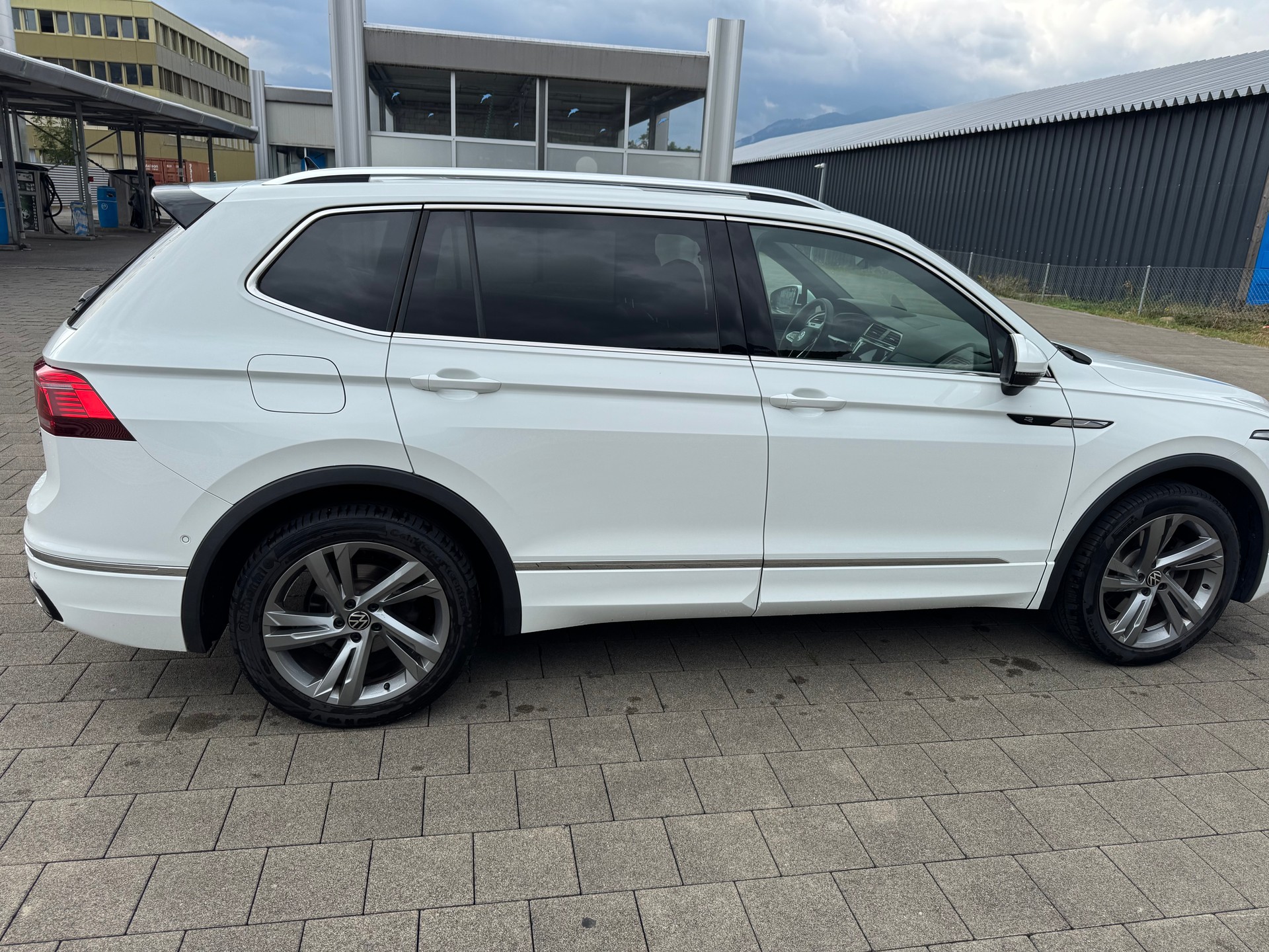 VW Tiguan Allspace 2.0TSI R-Line 4Motion DSG-image-6