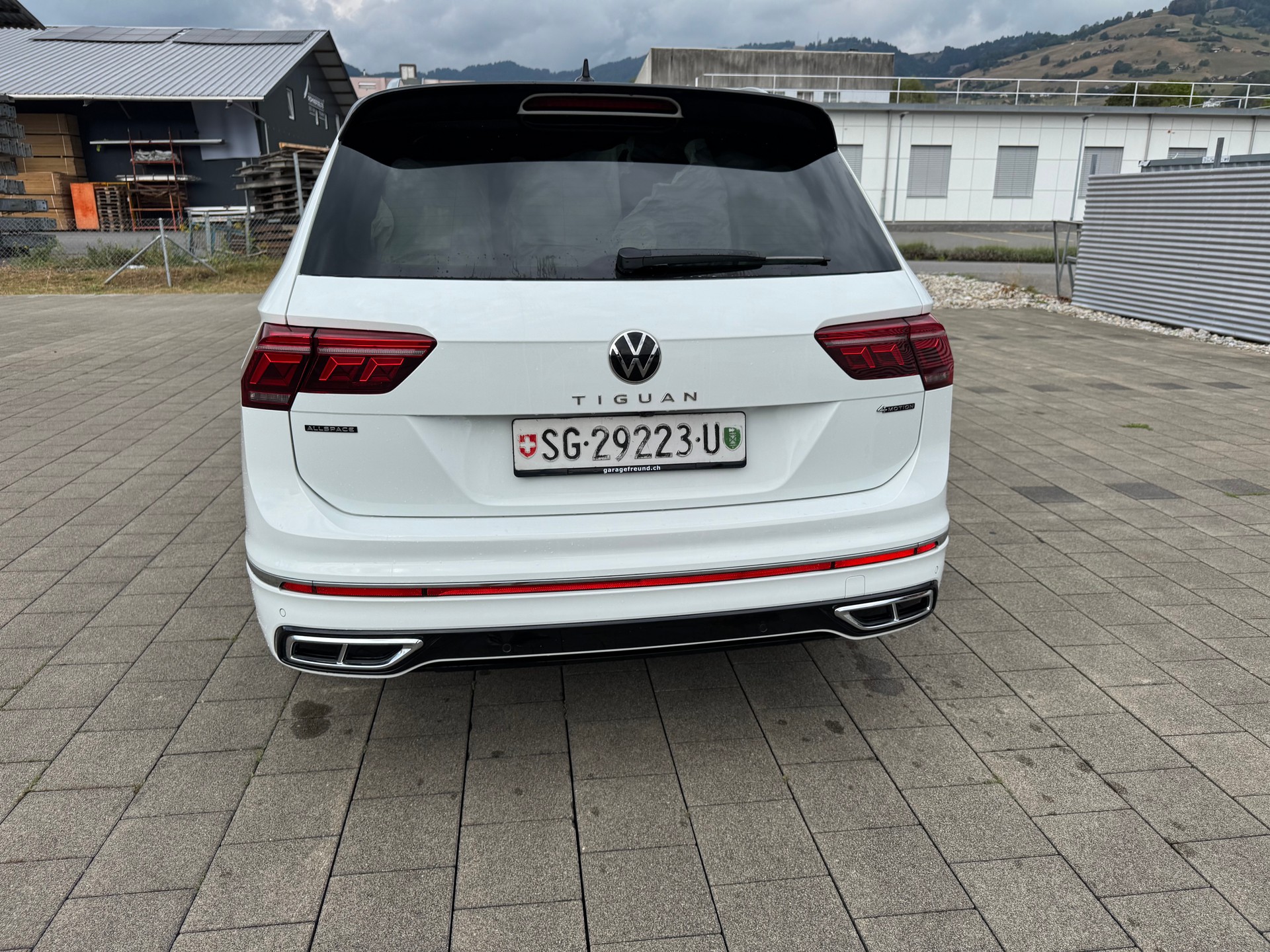 VW Tiguan Allspace 2.0TSI R-Line 4Motion DSG-image-4