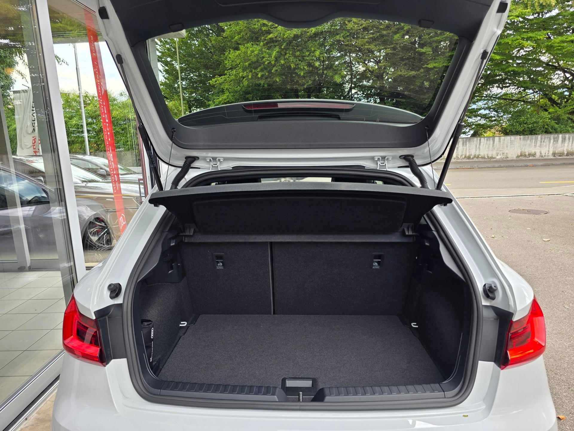 AUDI A1 Sportback 30 TFSI Attraction S-tronic-image-12