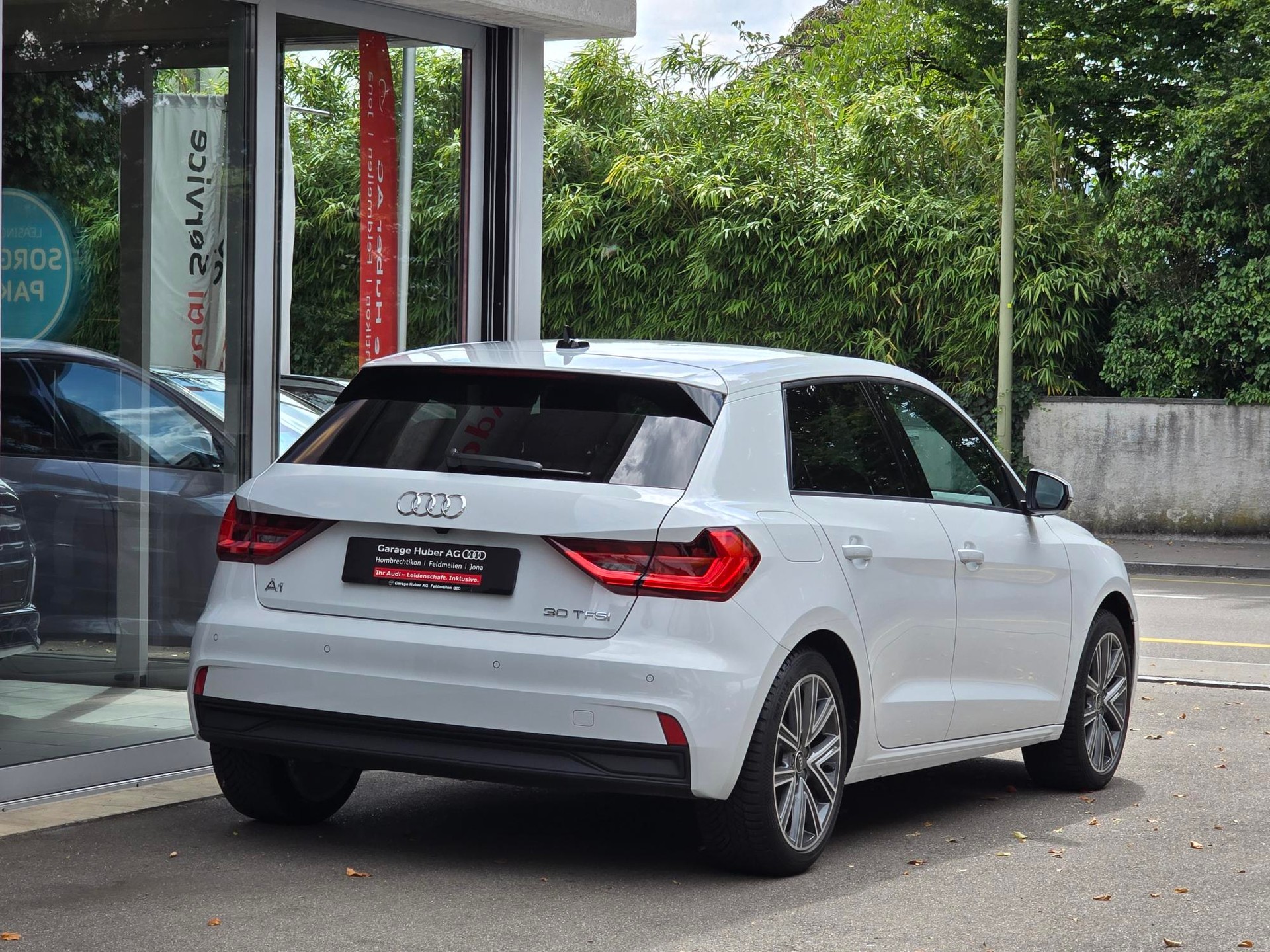 AUDI A1 Sportback 30 TFSI Attraction S-tronic-image-2