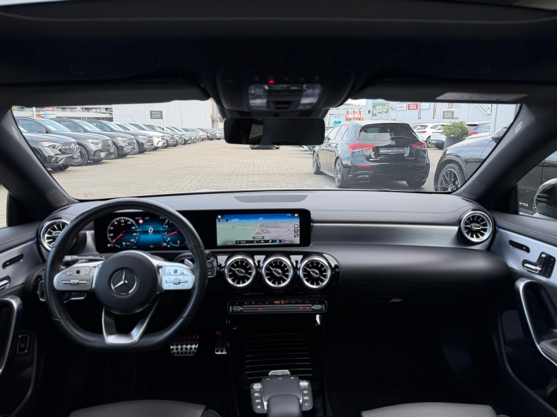 MERCEDES-BENZ CLA Shooting Brake 250 4Matic 7G-DCT AMG Line-image-4