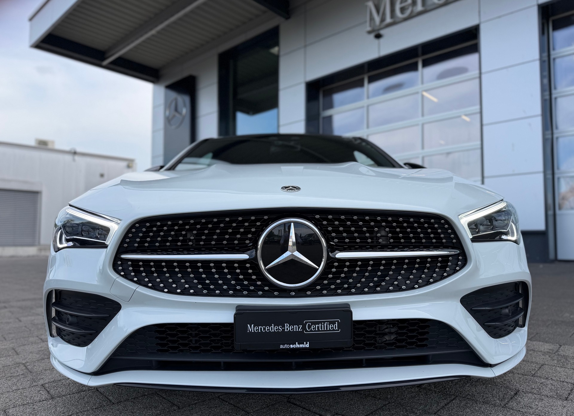 MERCEDES-BENZ CLA Shooting Brake 250 4Matic 7G-DCT AMG Line-image-3