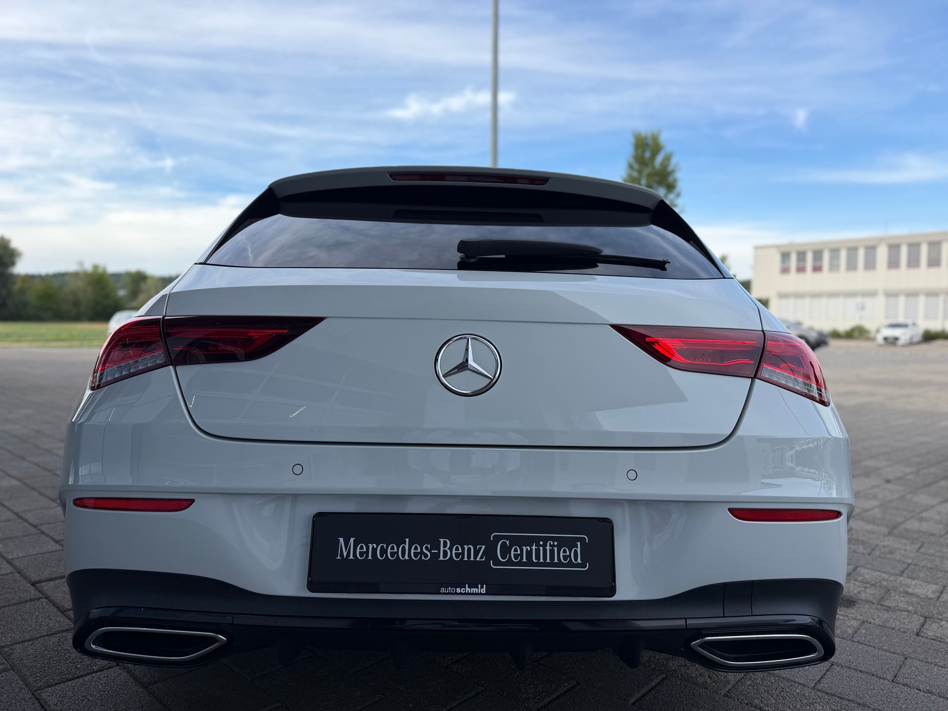 MERCEDES-BENZ CLA Shooting Brake 250 4Matic 7G-DCT AMG Line-image-2