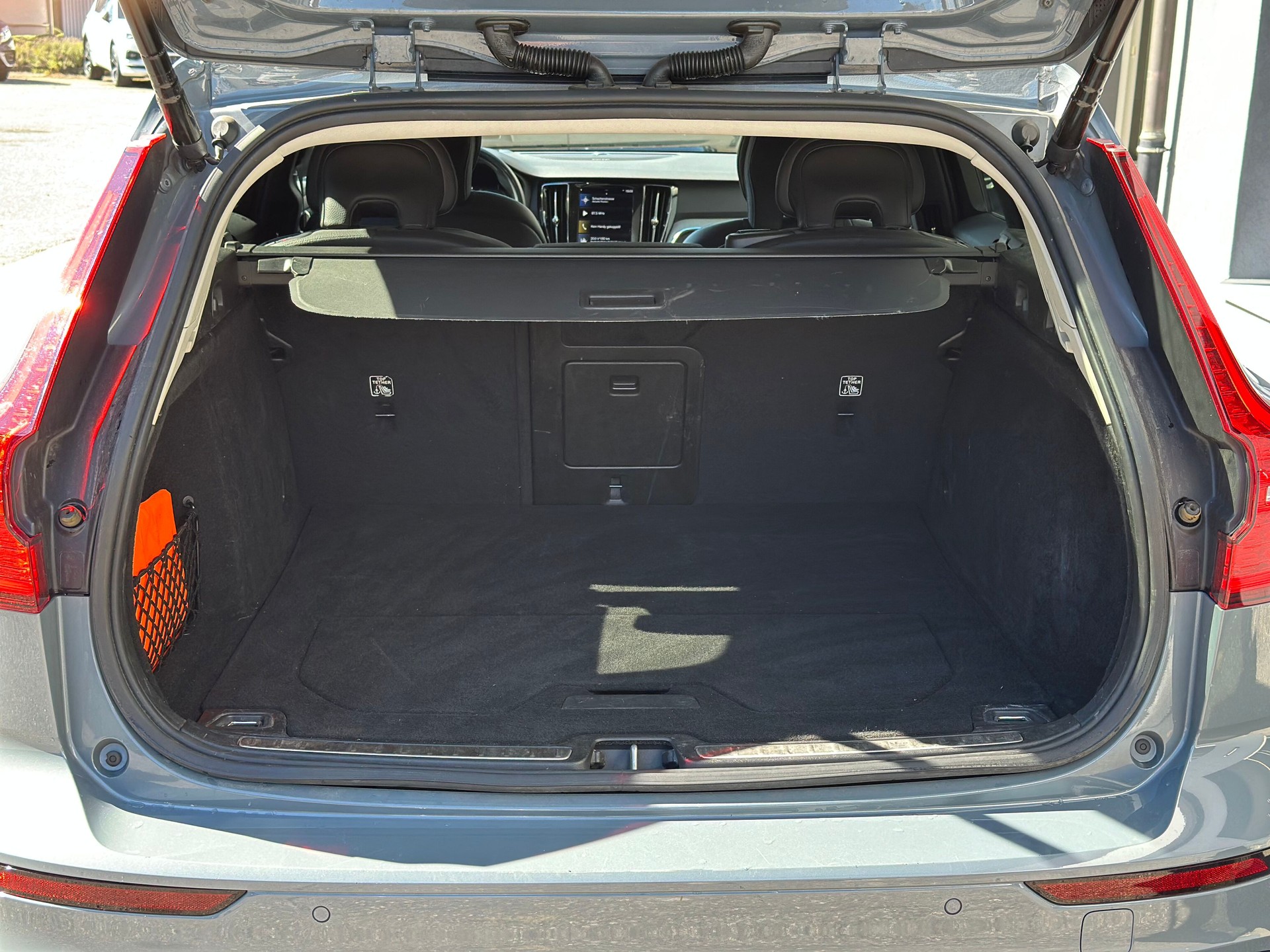VOLVO V60 T6 eAWD Twin Engine Inscription Geartronic-image-8